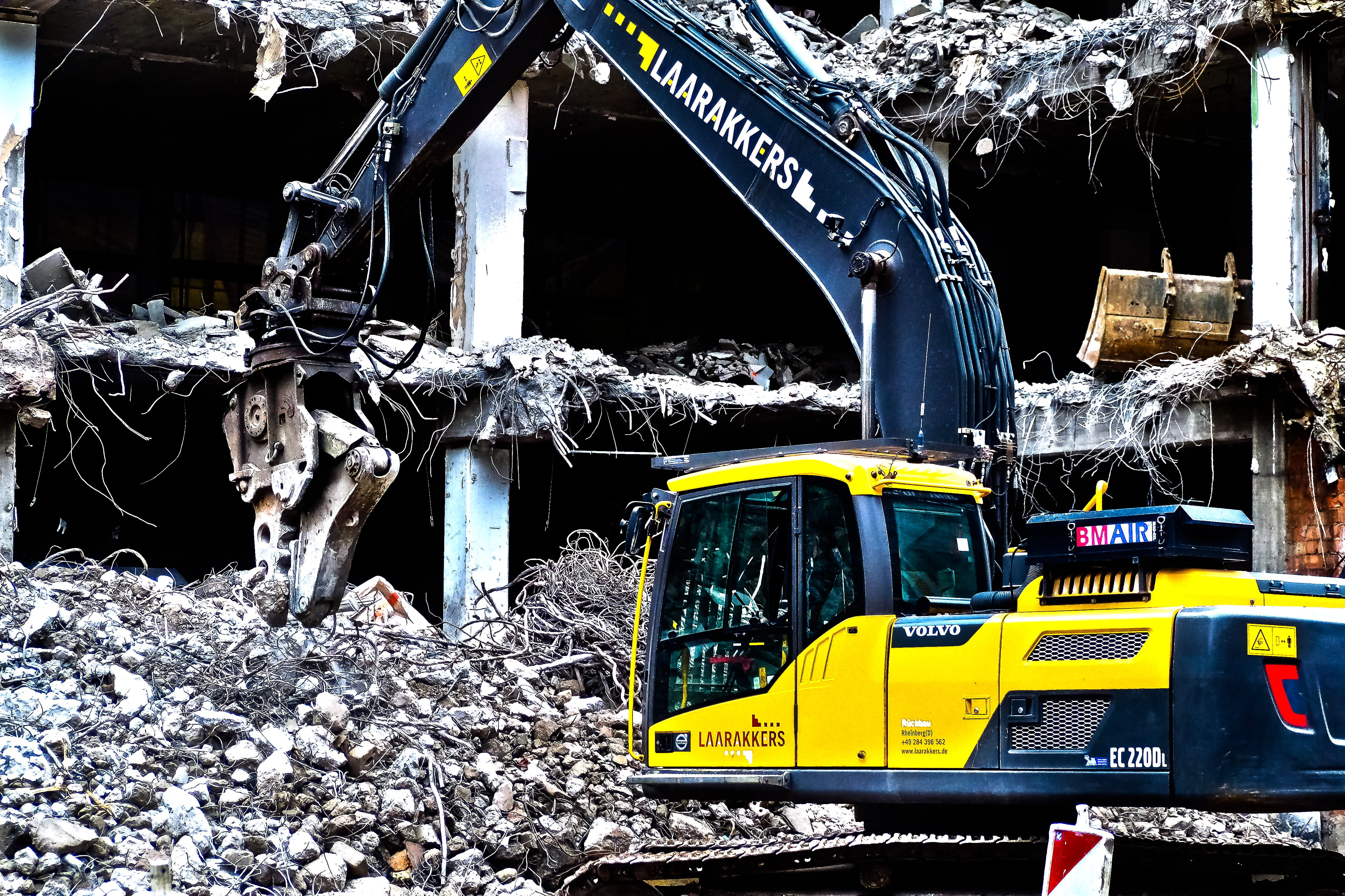 architecture, obsolete, transportation, construction vehicle, laarakkers, work, disassembly, city, demolition, house demolition, day, construction work, HD Wallpaper