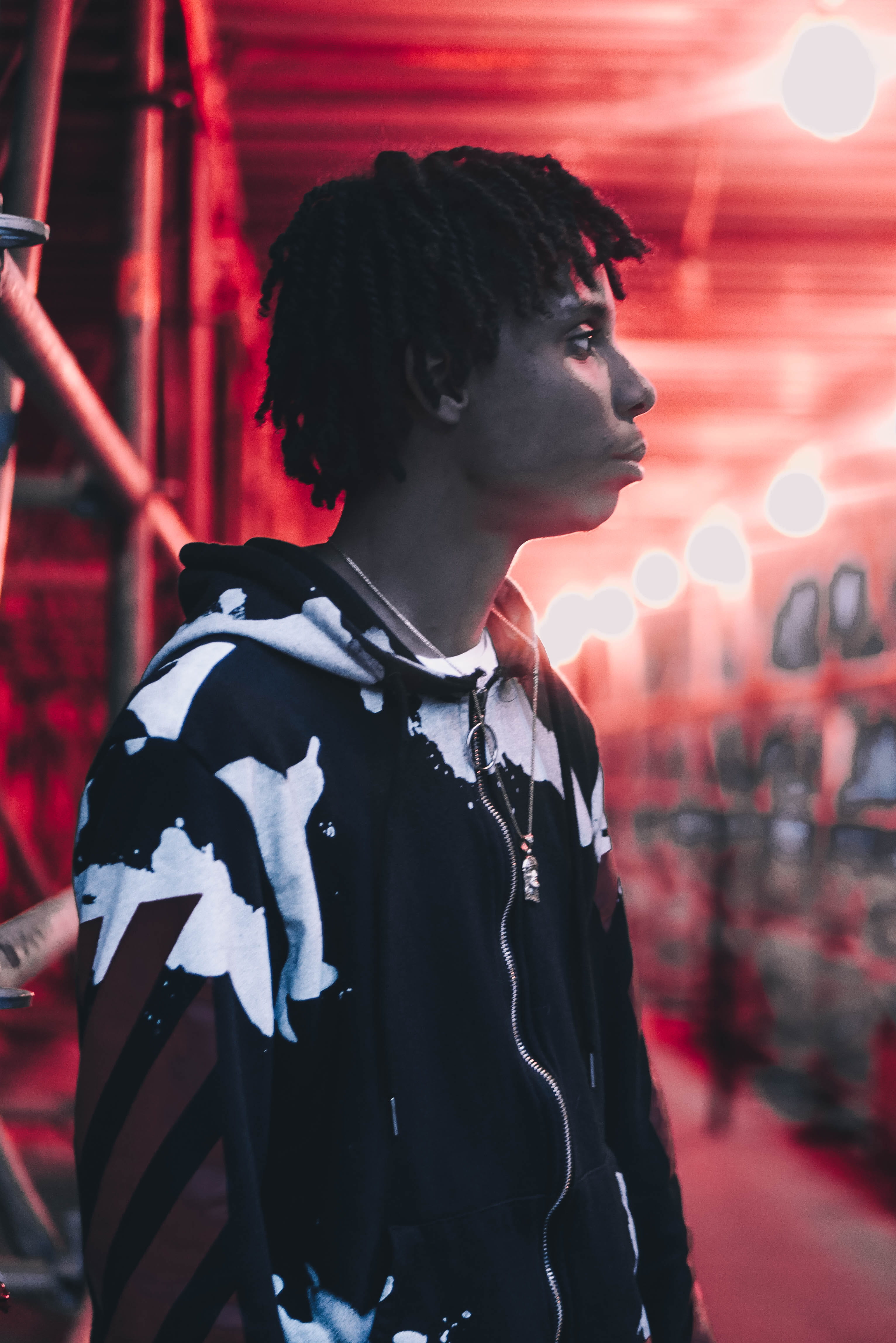 profile view, lifestyles, young adult, alley way, lights, black people, street, leisure activity, young men, standing, looking, black, side view, night, Phone HD Wallpaper