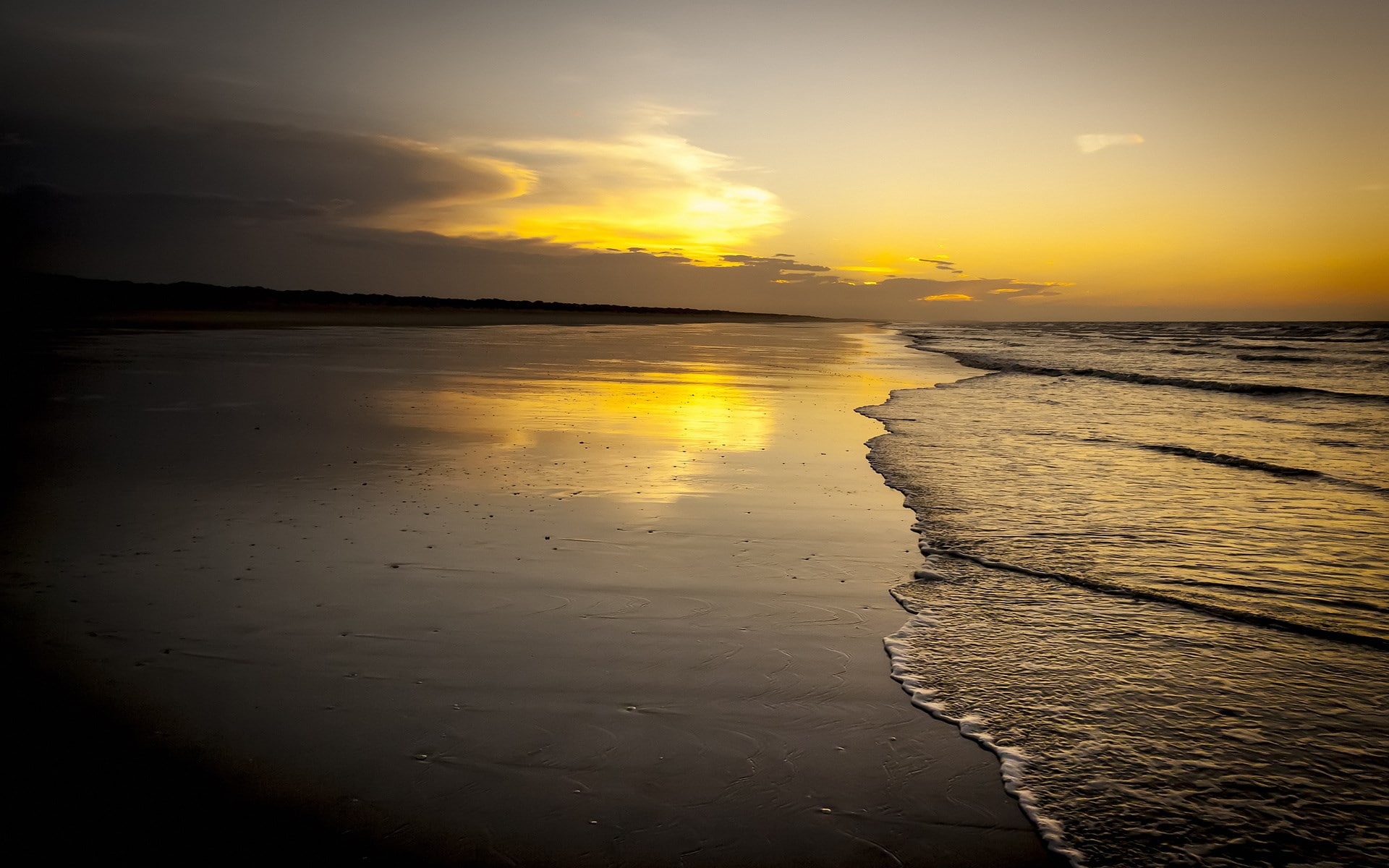 reflection, tranquil scene, tranquility, low tide, no people, outdoors, idyllic, beauty in nature, sky, sun, orange color, horizon over water, sand, cloud - sky, HD Wallpaper