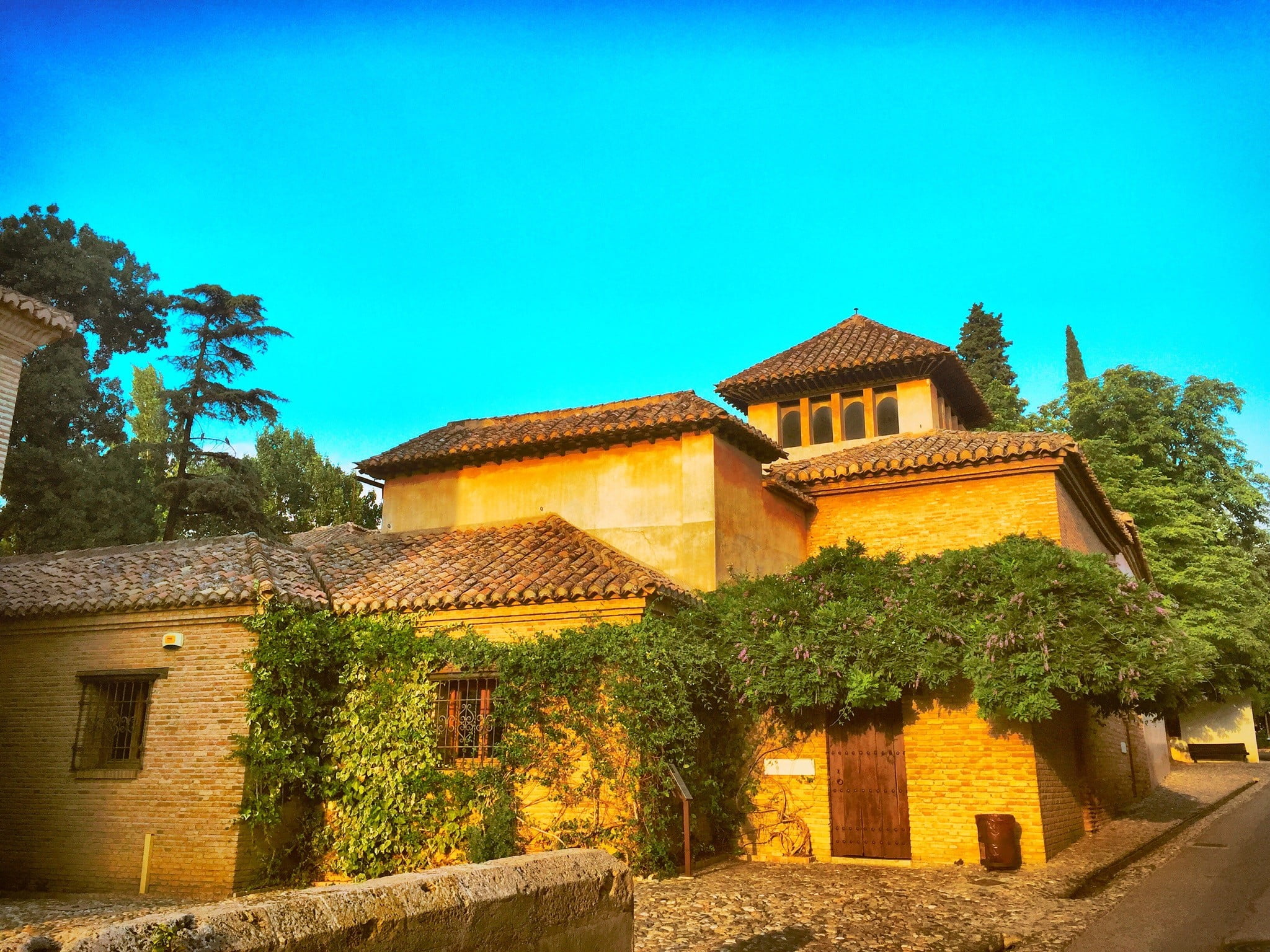 Spain, thatched roof, growth, architecture, building, roof, leafed, trees, sunlight, plant, plants, 1080P, copy space, tree, blue, green, roof tile, building exterior, HD Wallpaper