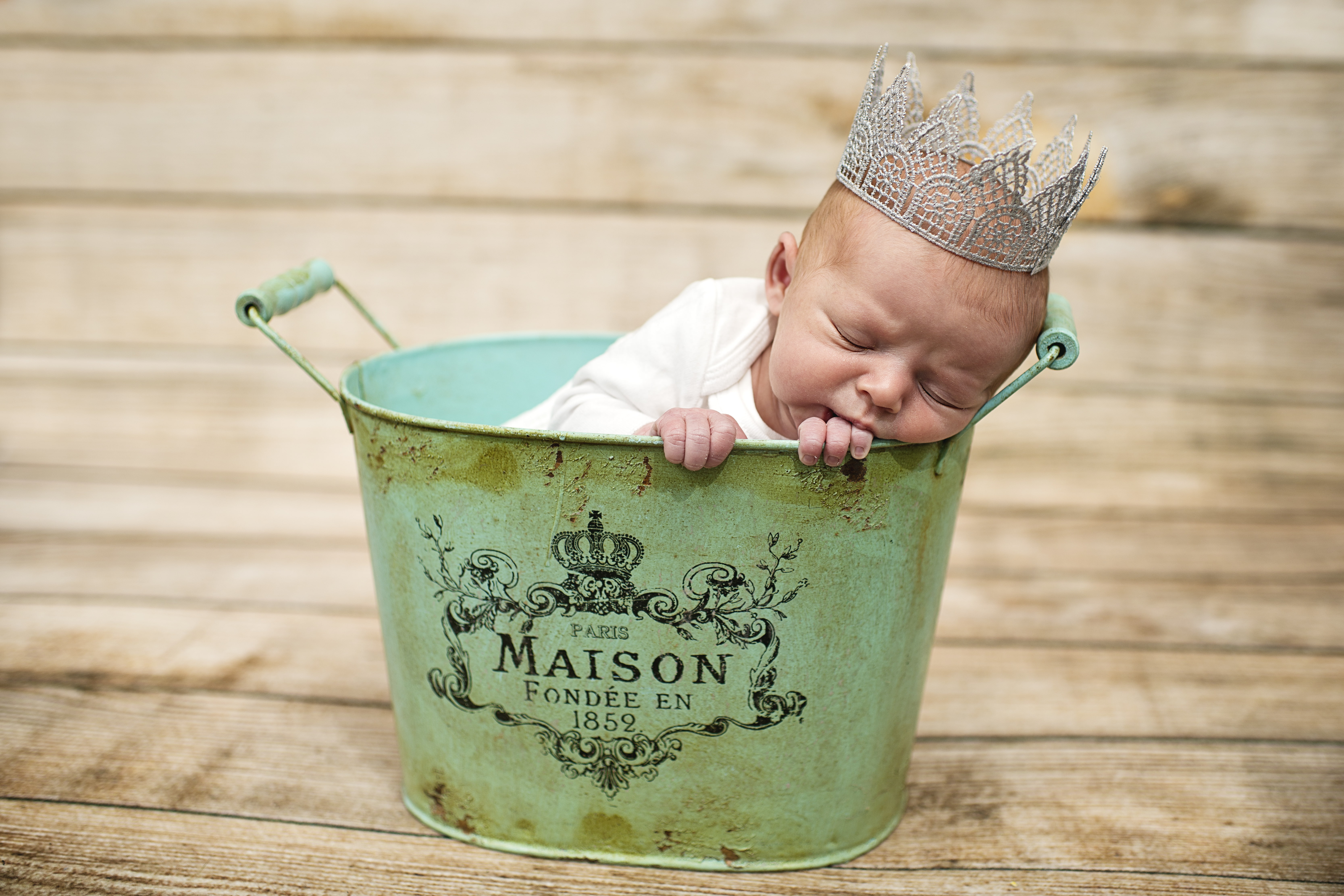 s, text, steel, western script, Taz, one person, day, sleep, babyhood, childhood, focus on foreground, wood - material, crown, child, 5K, portrait, toddler, HD Wallpaper