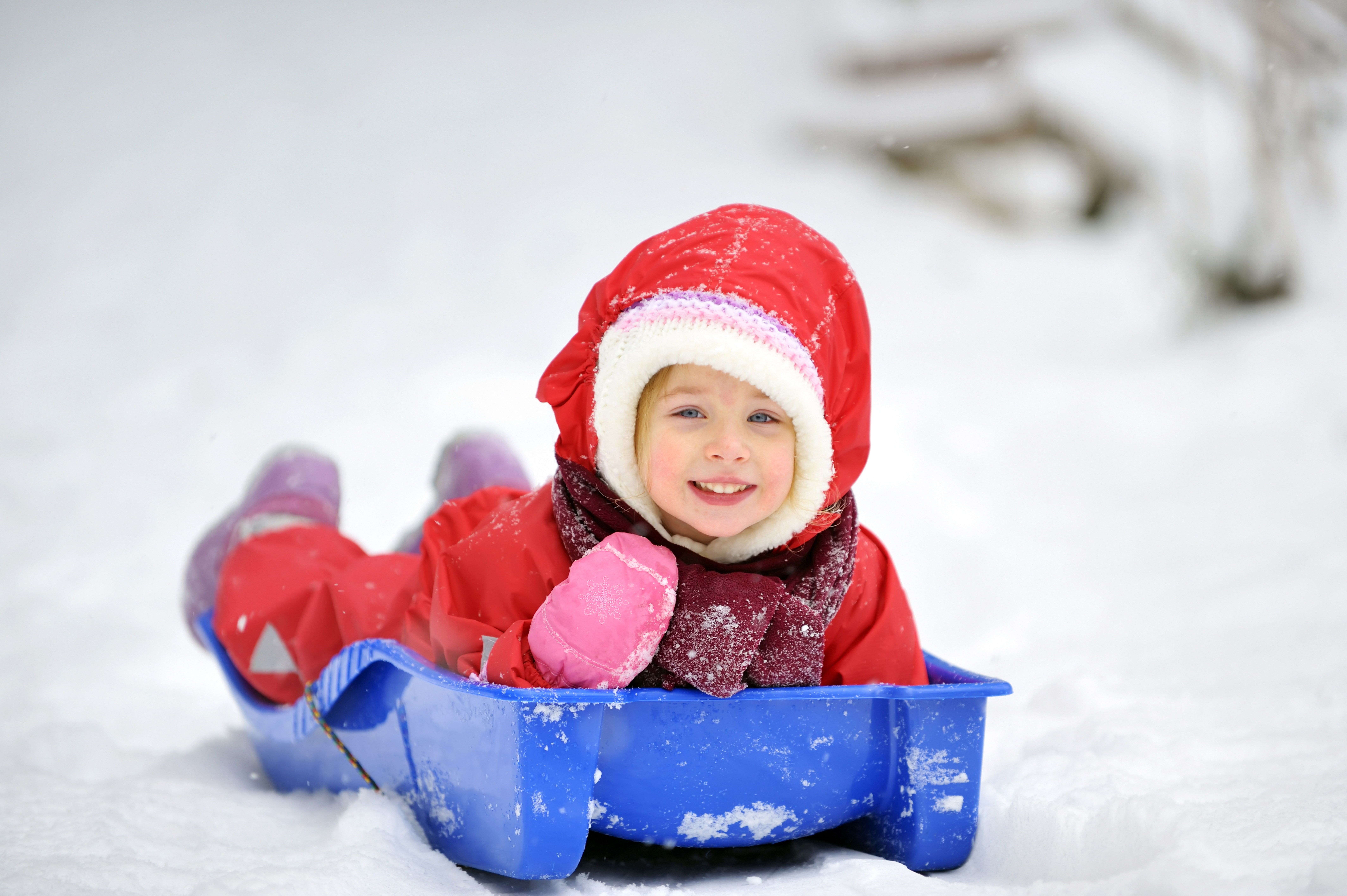 playful, cold temperature, sliding, human Face, footie, portrait, activity, red, leisure Activity, jacket, people, frost, enjoyment, Christmas, front view, HD Wallpaper