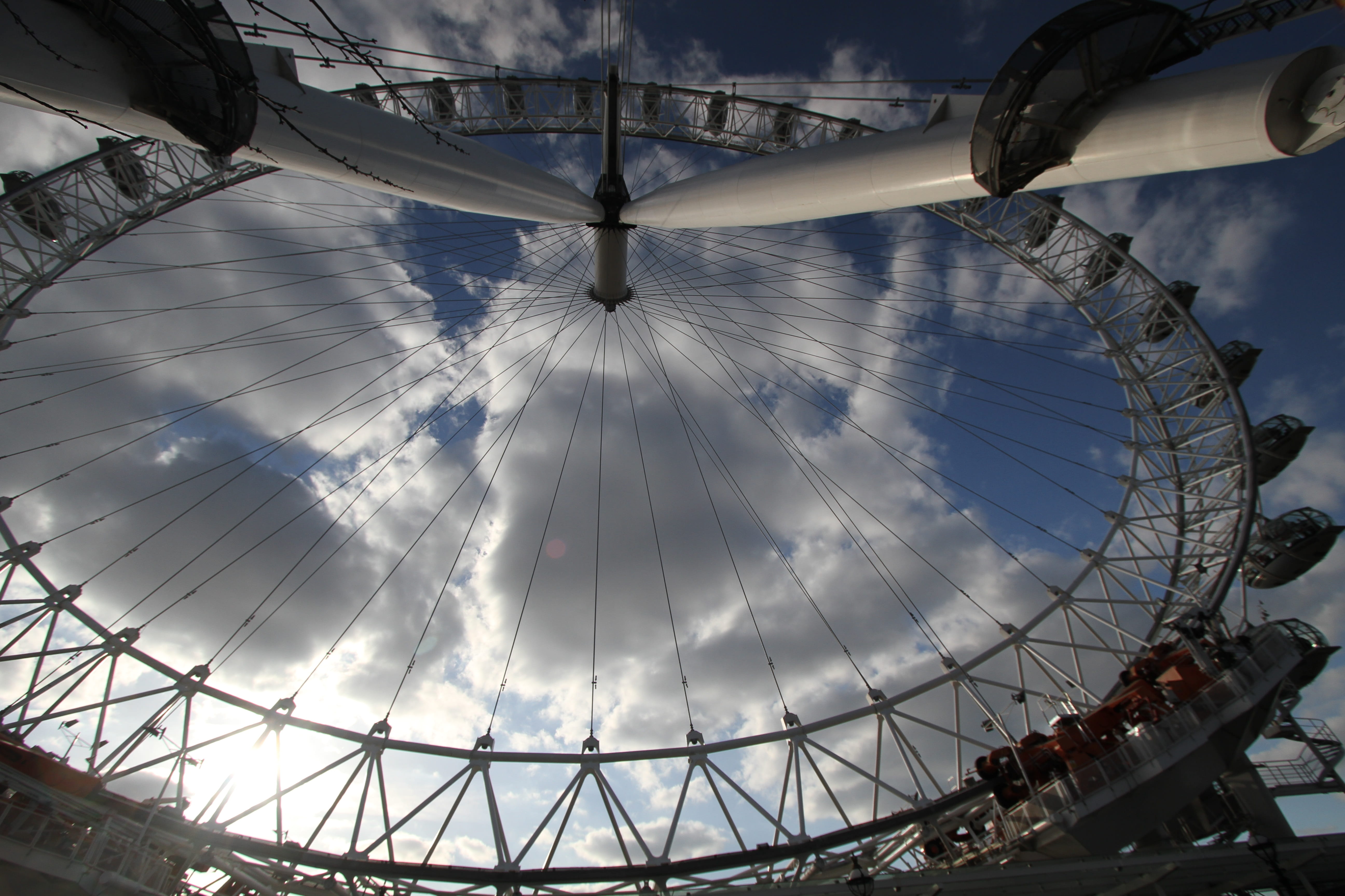 travel, London, built structure, city, tourism, circle, Wheel, famous, blue, sky, day, building exterior, travel destinations, attraction, ferris wheel, HD Wallpaper