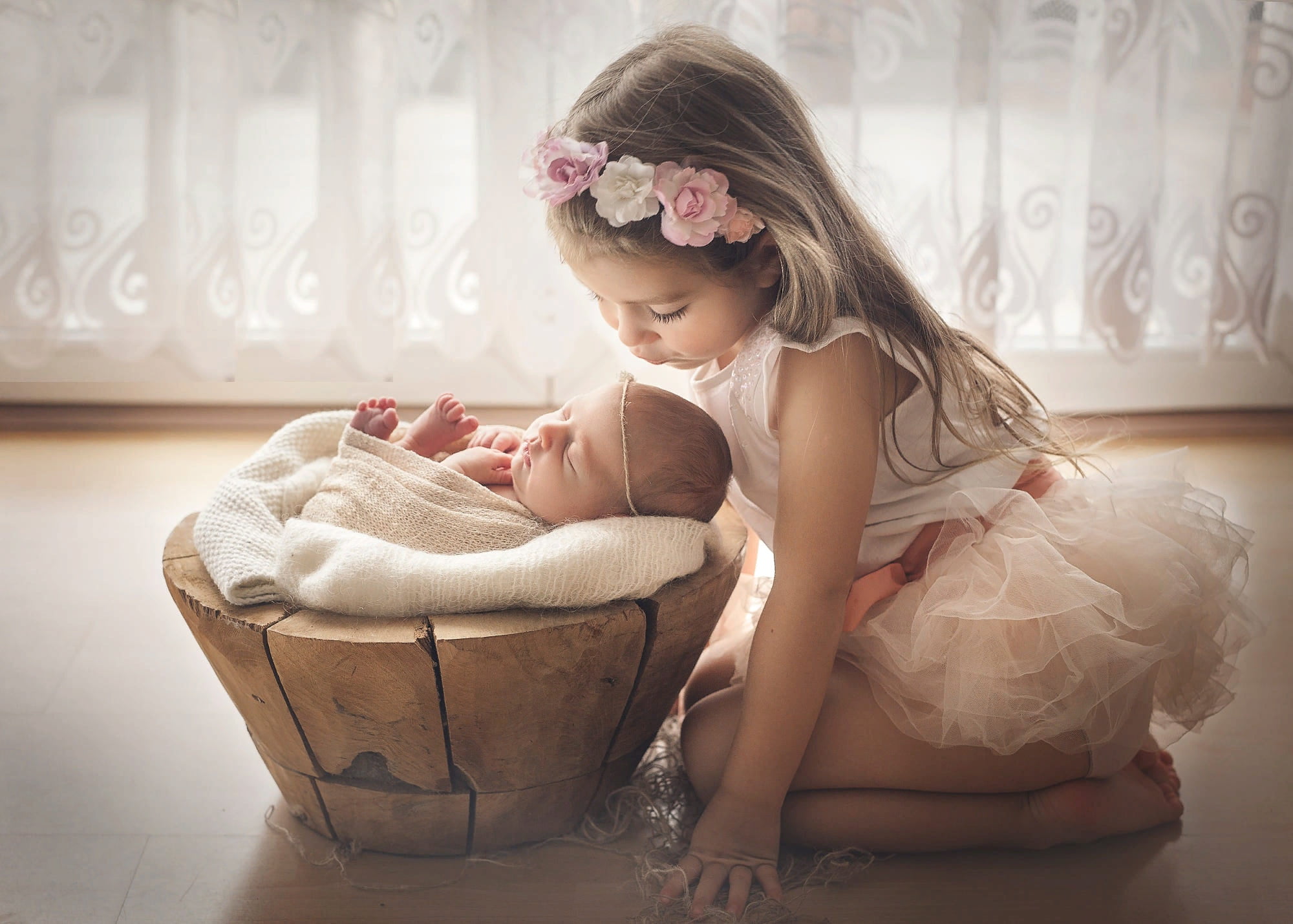 1080P, baby, kiss, weasel, children, sisters, girls, tulle, Marta Obiegla, window, HD Wallpaper