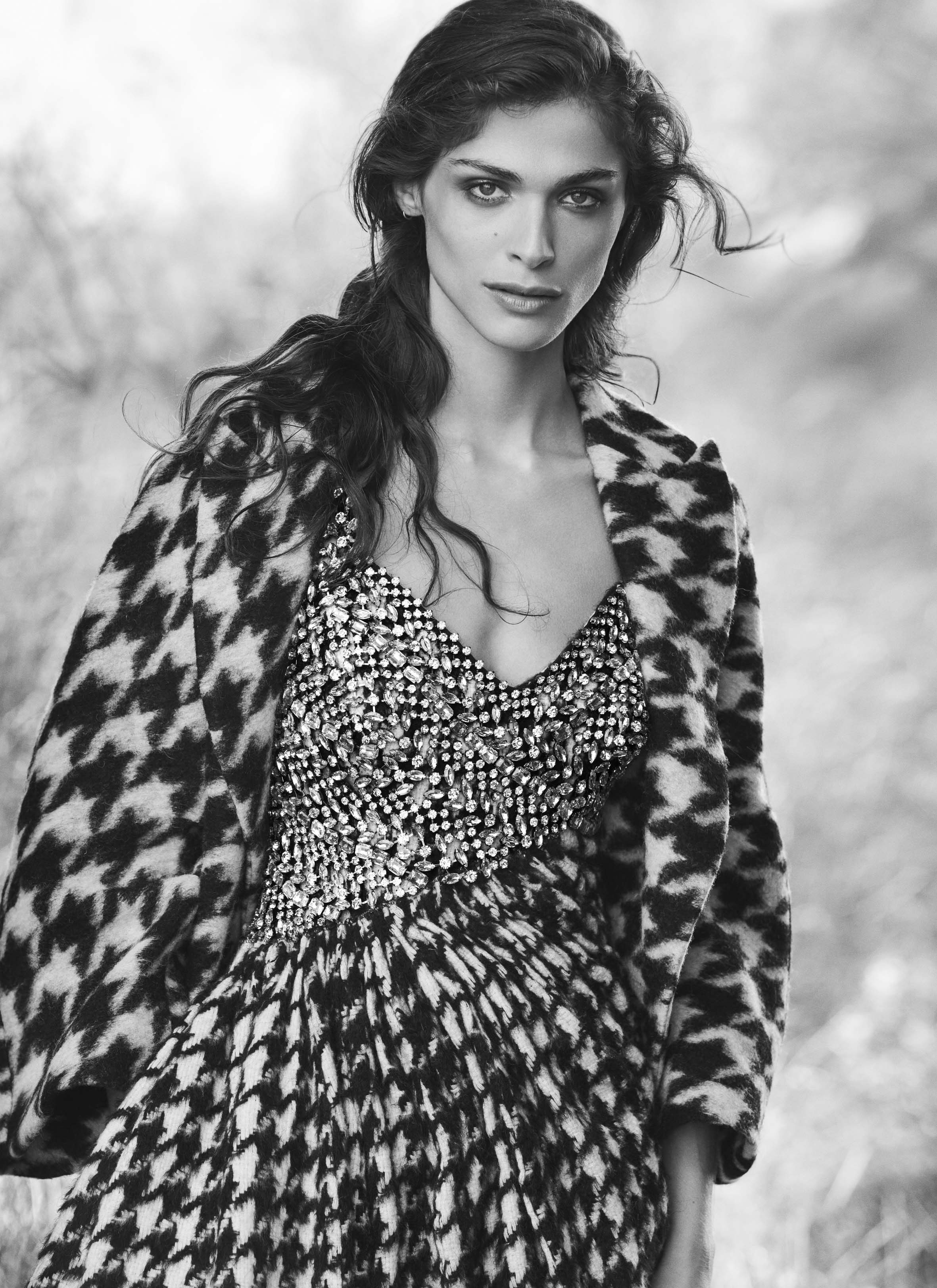 hair, young women, coats, outdoors, beauty, 2K, adult, beautiful people, one person, women, beautiful woman, modern, glamour, Elisa Sednaoui, hairstyle, Phone HD Wallpaper