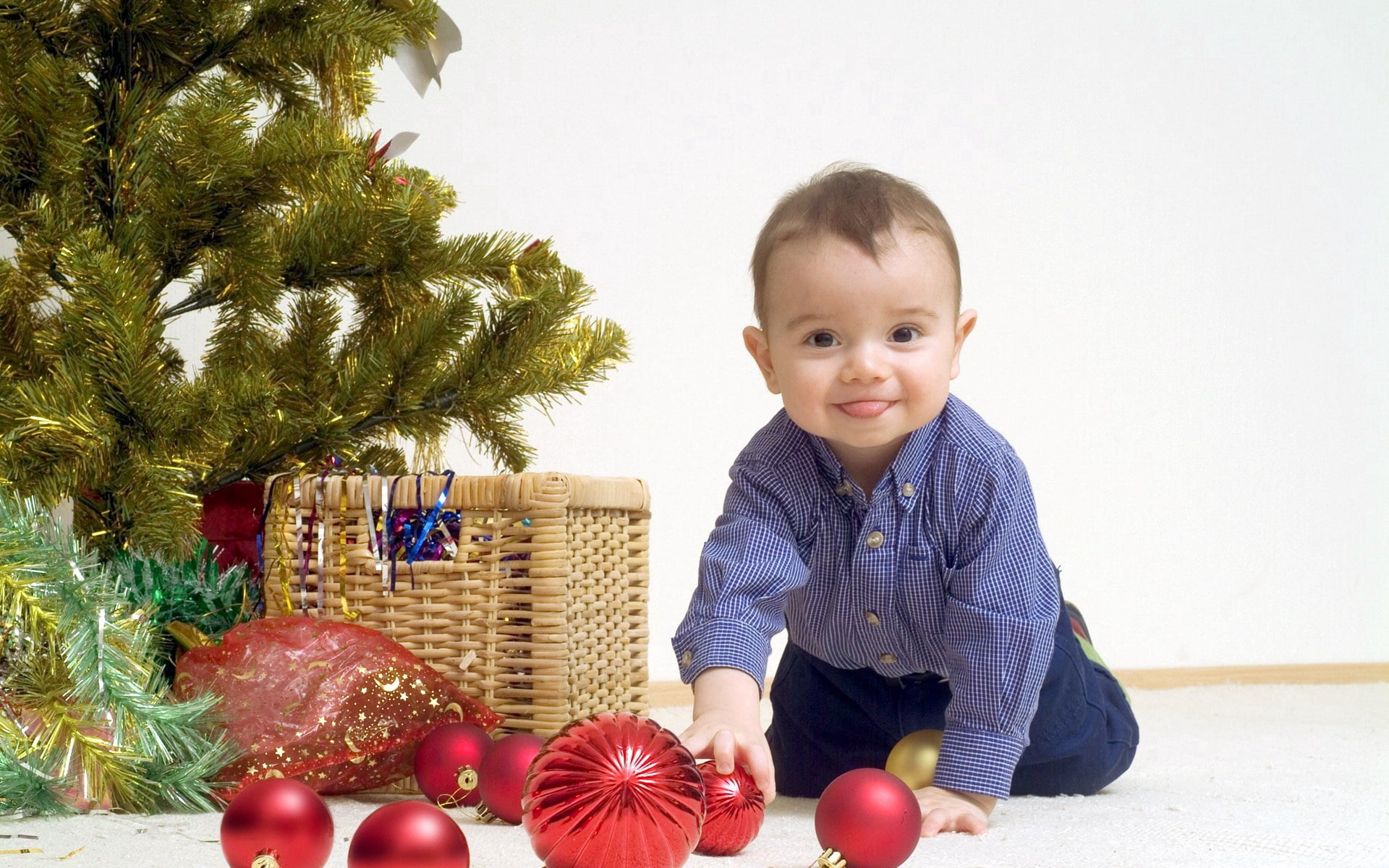 holiday, winter, innocence, christmas Decoration, toy, males, real people, leisure activity, christmas, looking, cute, celebration, holding, fun, cultures, HD Wallpaper