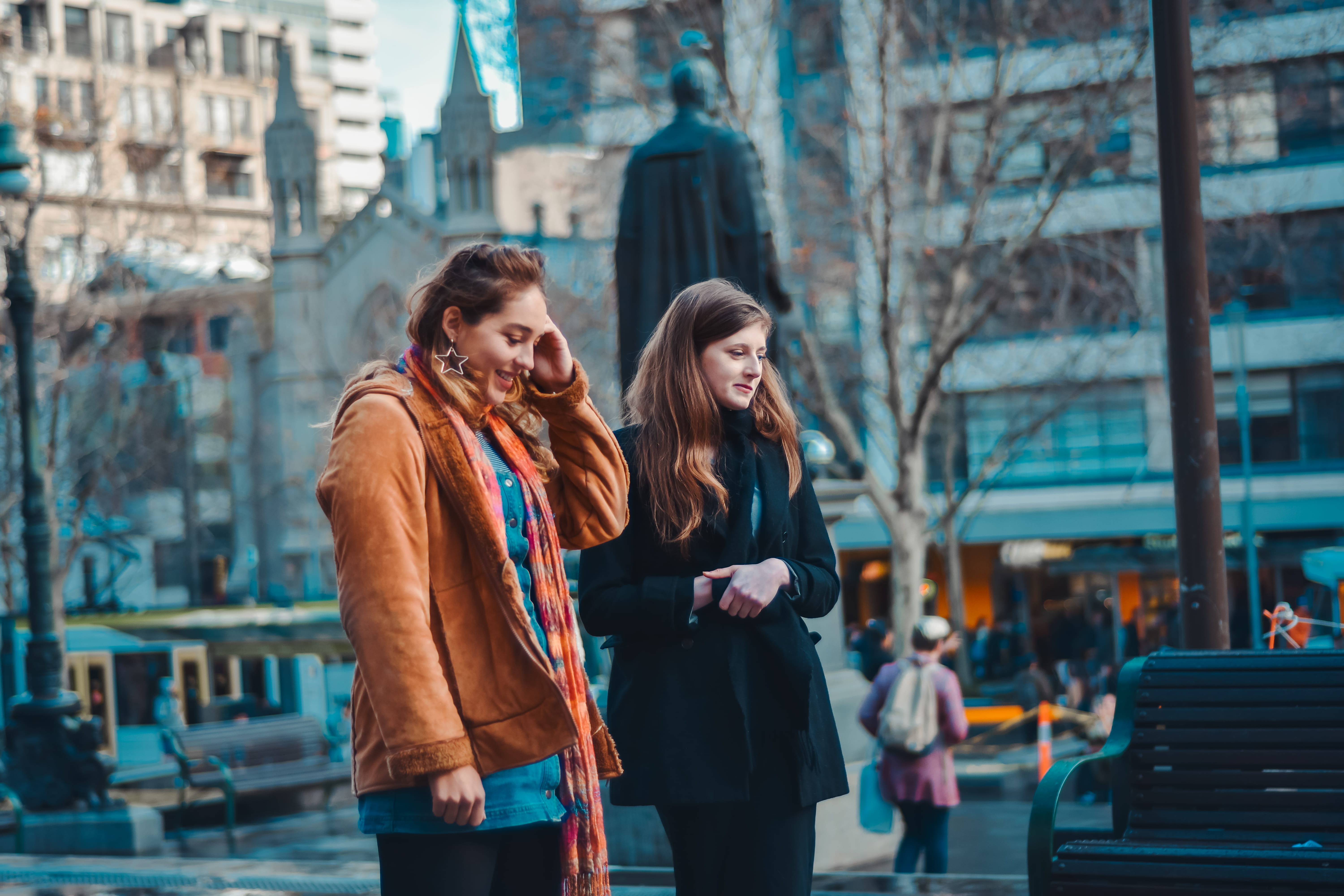 adult, young women, focus, city, walking, city life, grunge, women, vintage, hairstyle, scarf, two people, aesthetic, friends, standing, melbourne, architecture, HD Wallpaper