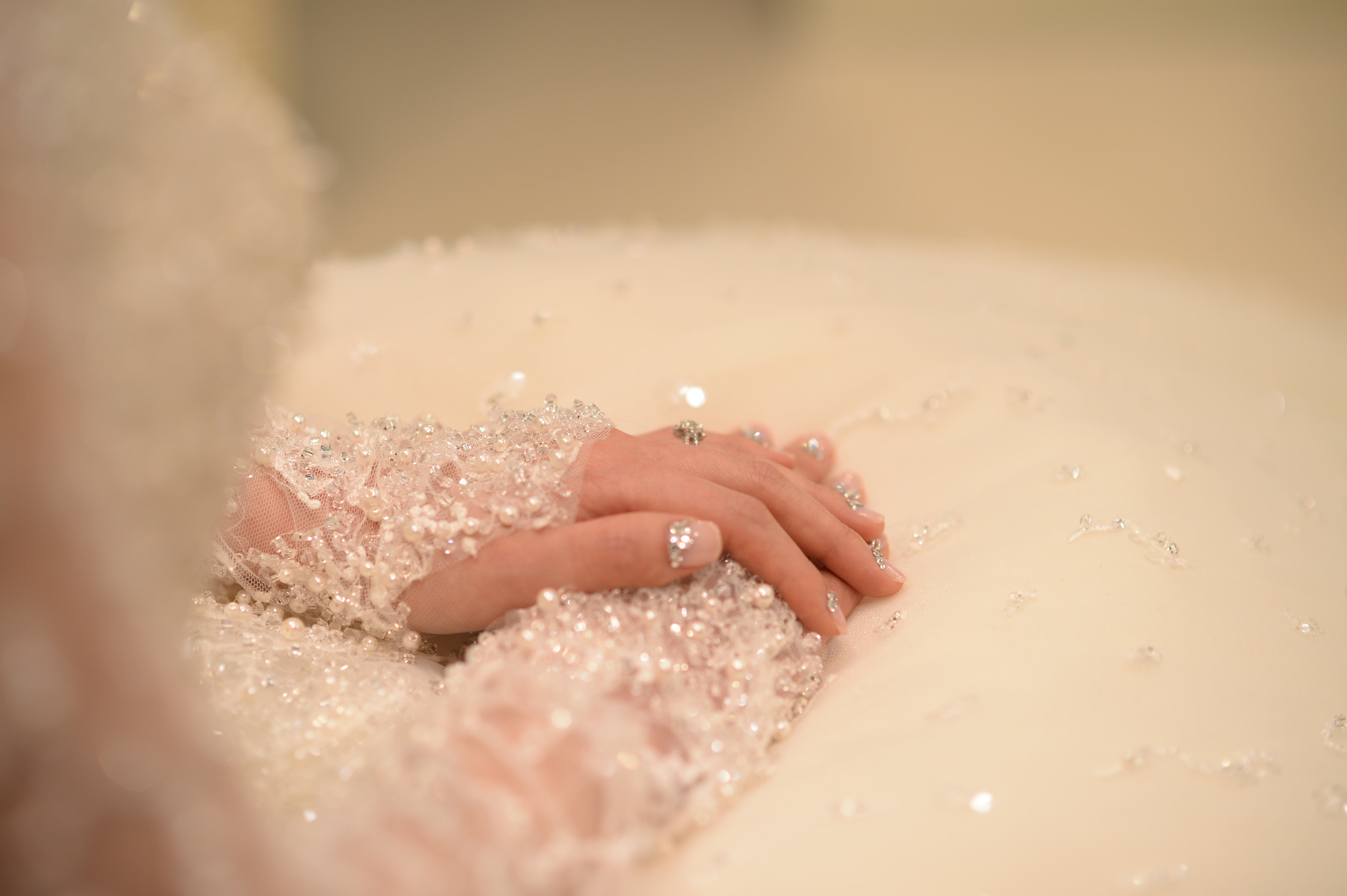 hand, luxury, close-up, beaded, ring, jewelry, beautiful woman, sand, sleeved, one person, dress up, marriage, white, wedding ring, person, 4K, life events, HD Wallpaper