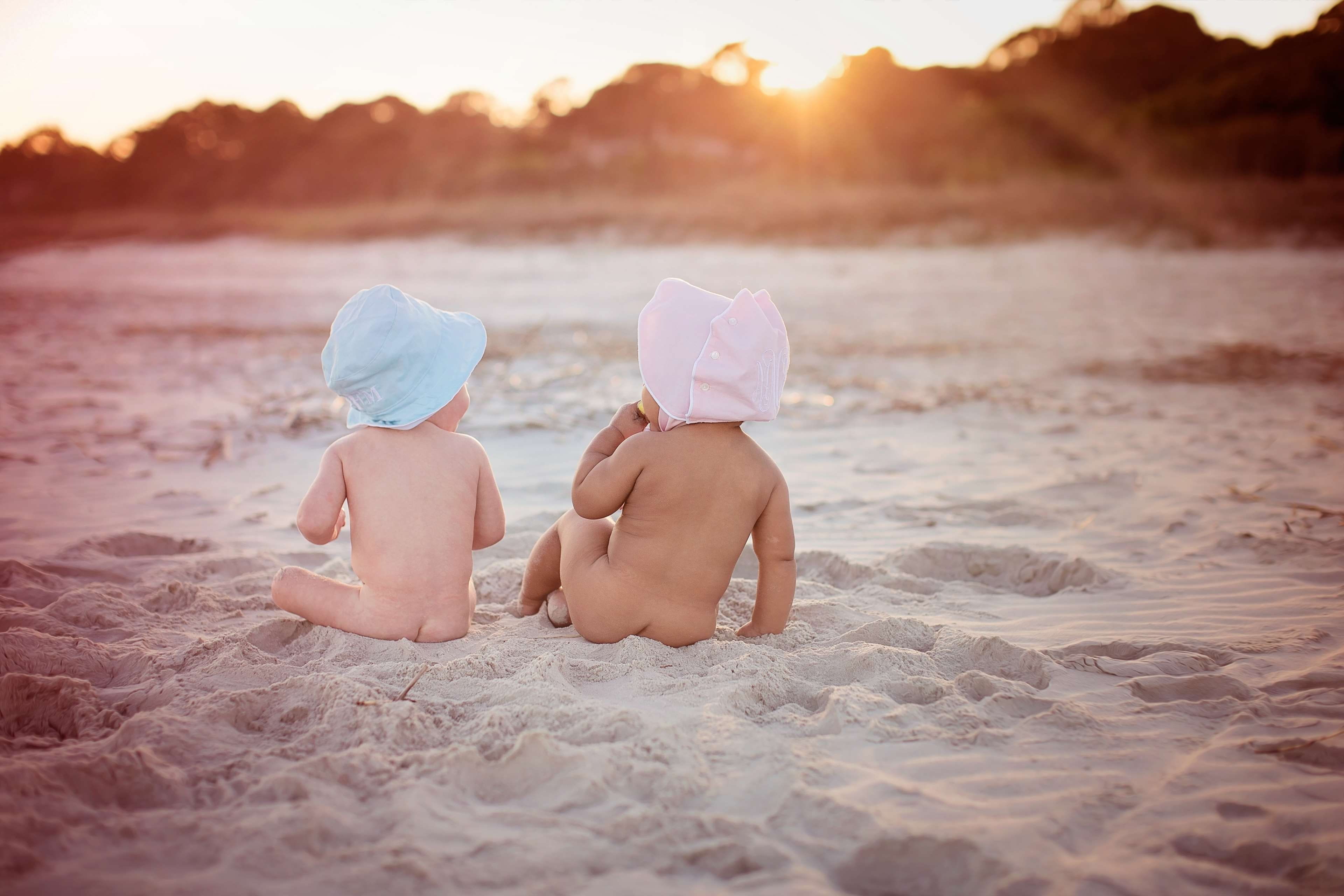 childhood, outdoors, beach baby, sunlight, beach, leisure activity, people, trip, positive emotion, togetherness, lens flare, vacations, bonnet, 4K, holiday, HD Wallpaper