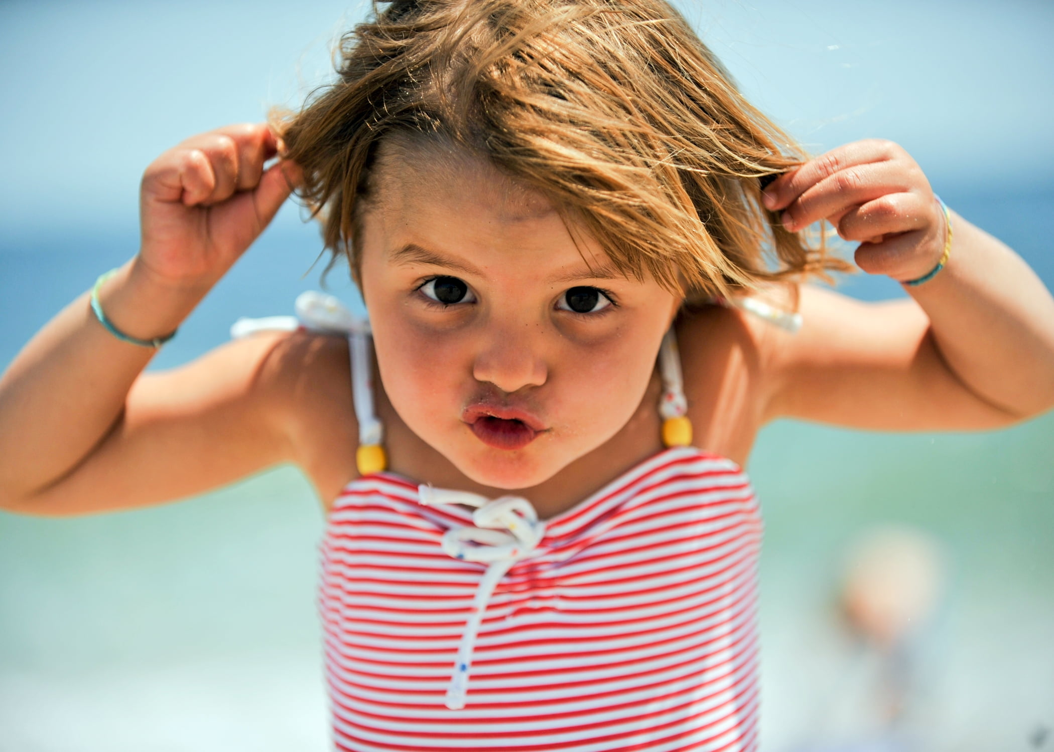 red, lifestyles, human Hand, hairstyle, casual clothing, happiness, face, joy, preschool Age, lifestyle, babies And Children, facial Expression, fun, sea, HD Wallpaper
