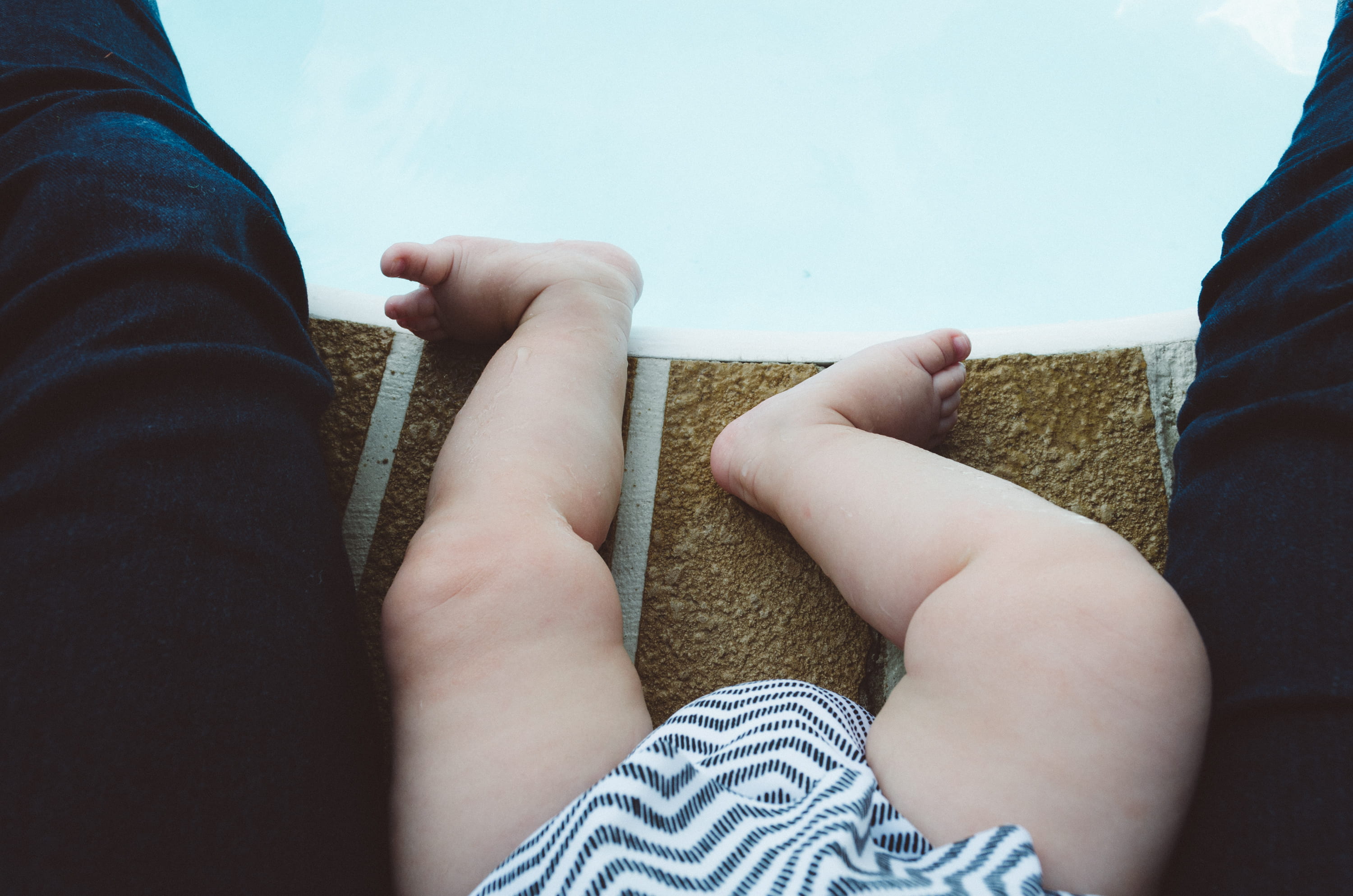 brown, finger, men, edge, feet, human limb, child, love, women, emotion, human foot, concrete, lifestyles, poolside, 2K, pool, real people, toddler, hand, HD Wallpaper
