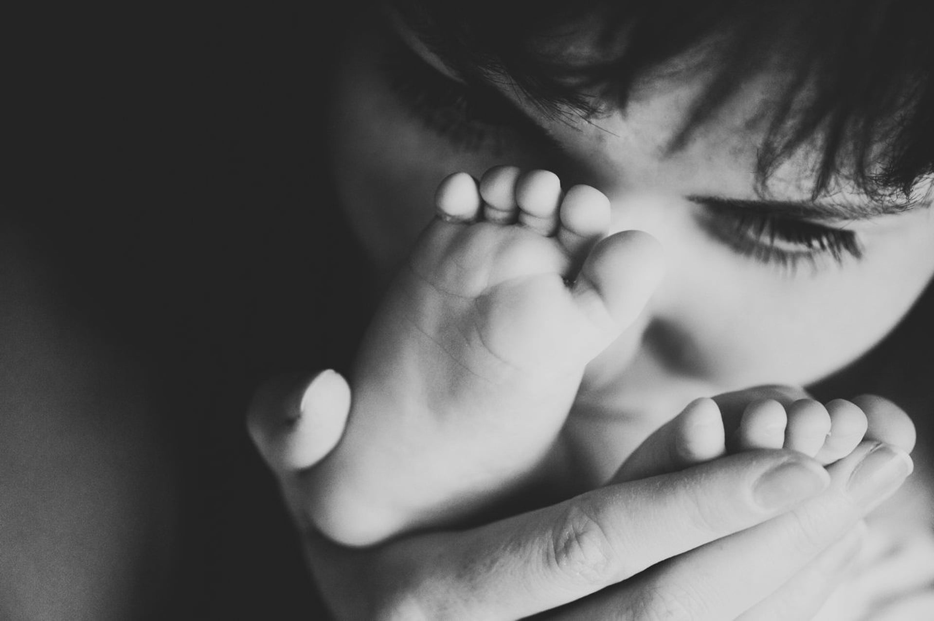 pain, touching, focus on foreground, grief, crying, human Hand, beautiful, 1080P, caucasian Ethnicity, concepts And Ideas, tenderness, child, feet, human Finger, HD Wallpaper