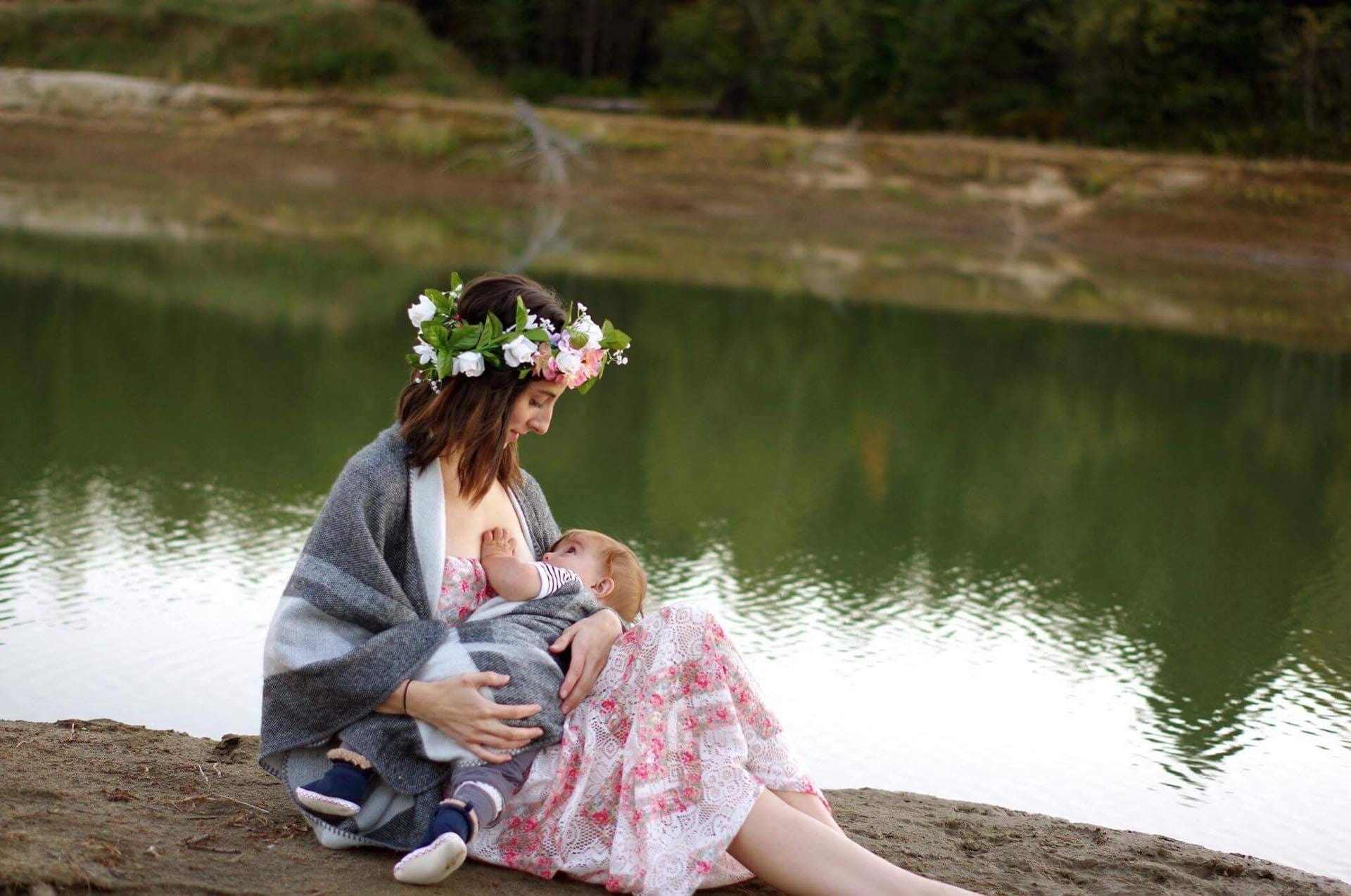 two People, women, white, adult, sitting, child, girls, daughter, emotion, parent, caucasian Ethnicity, females, carrying, woman, Nature, human Age, water, HD Wallpaper