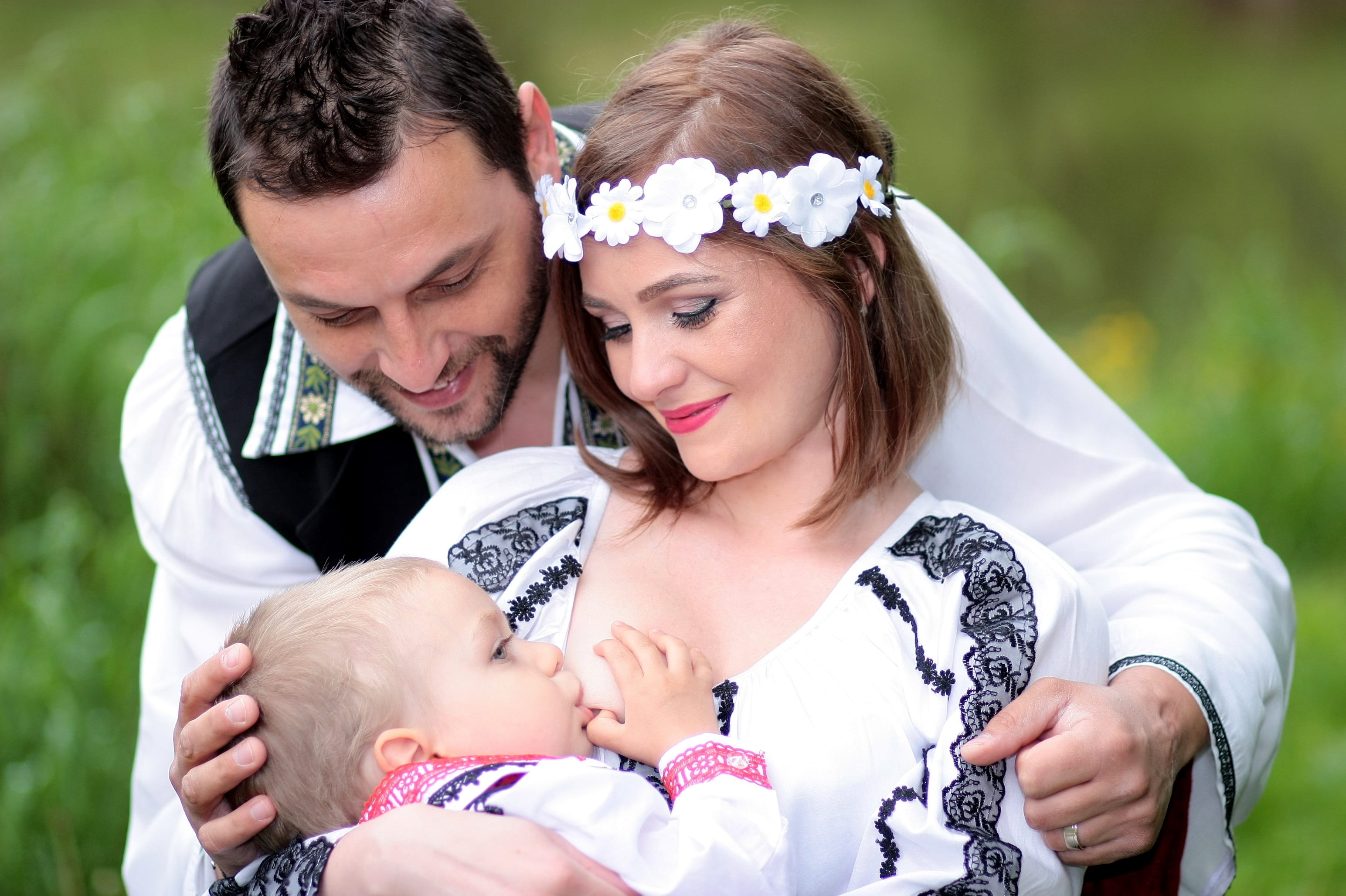 family with one child, parent, couple - relationship, headdress, flower, togetherness, woman, carrying, daughter, 2K, man, positive emotion, young family, HD Wallpaper