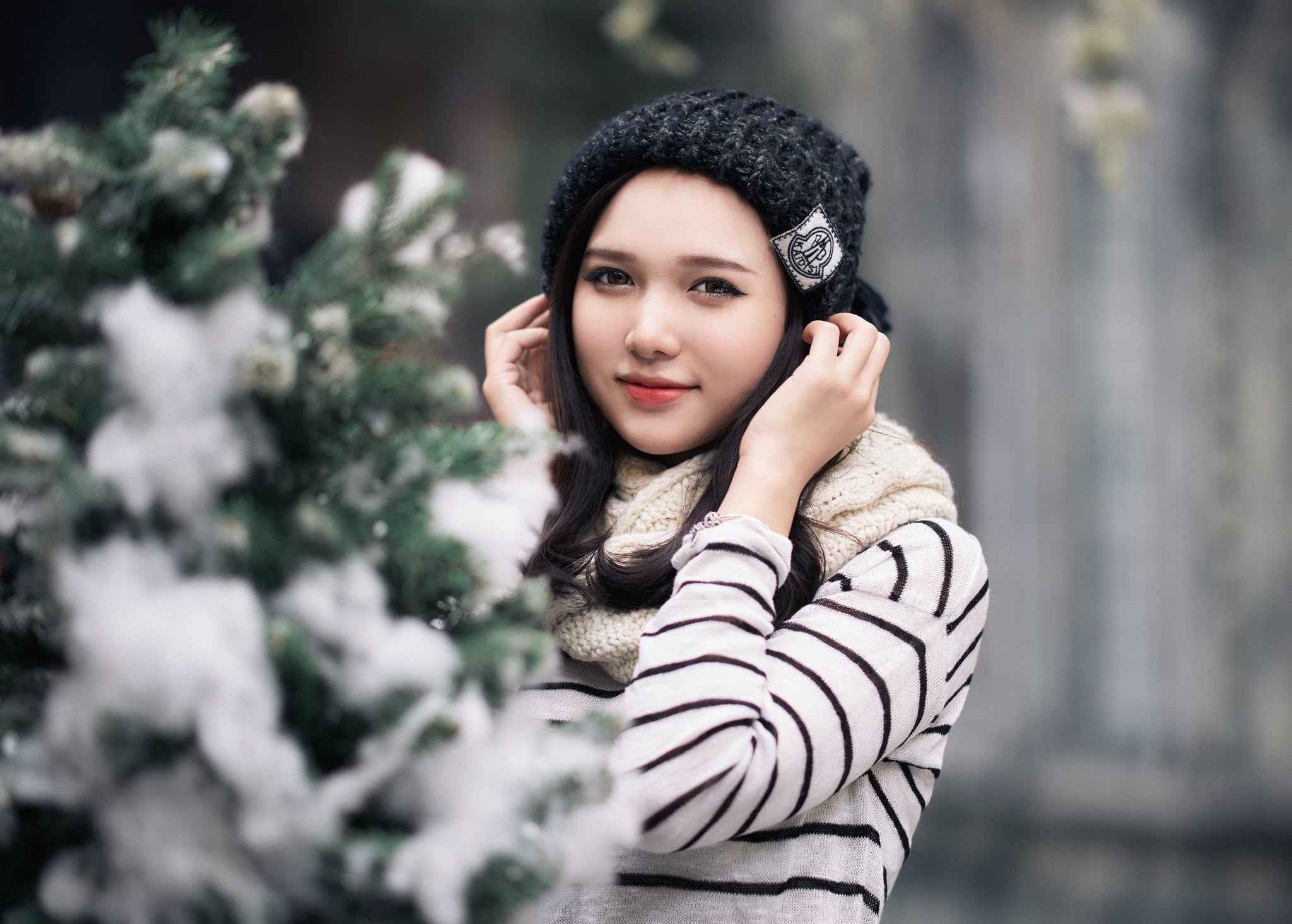hair, young adult, scarf, hairstyle, lifestyles, portrait, brunette, smiling, emotion, young women, clothing, depth of field, looking at viewer, casual clothing, HD Wallpaper