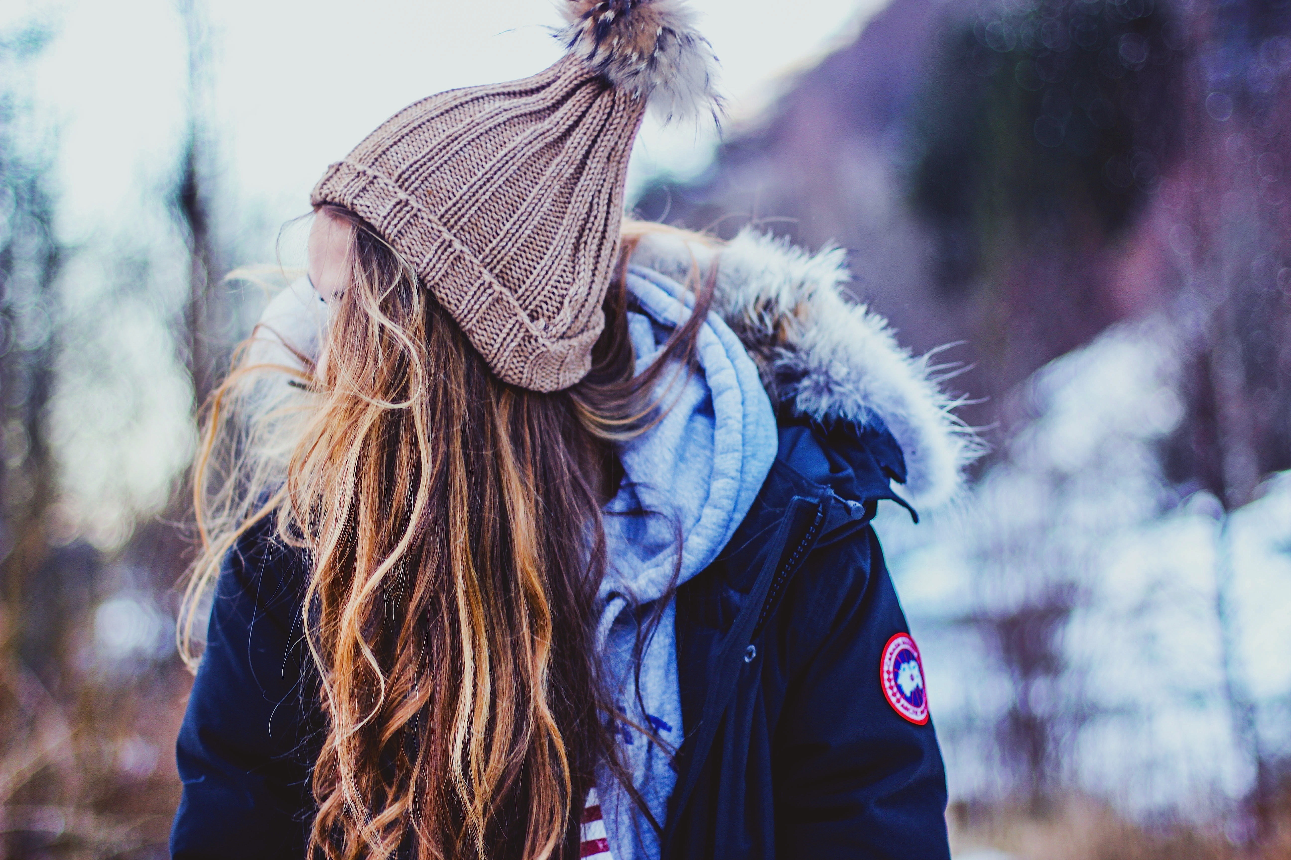 5K, long hair, model, women outdoors, women, black jackets, woolly hat, brunette, jacket, HD Wallpaper