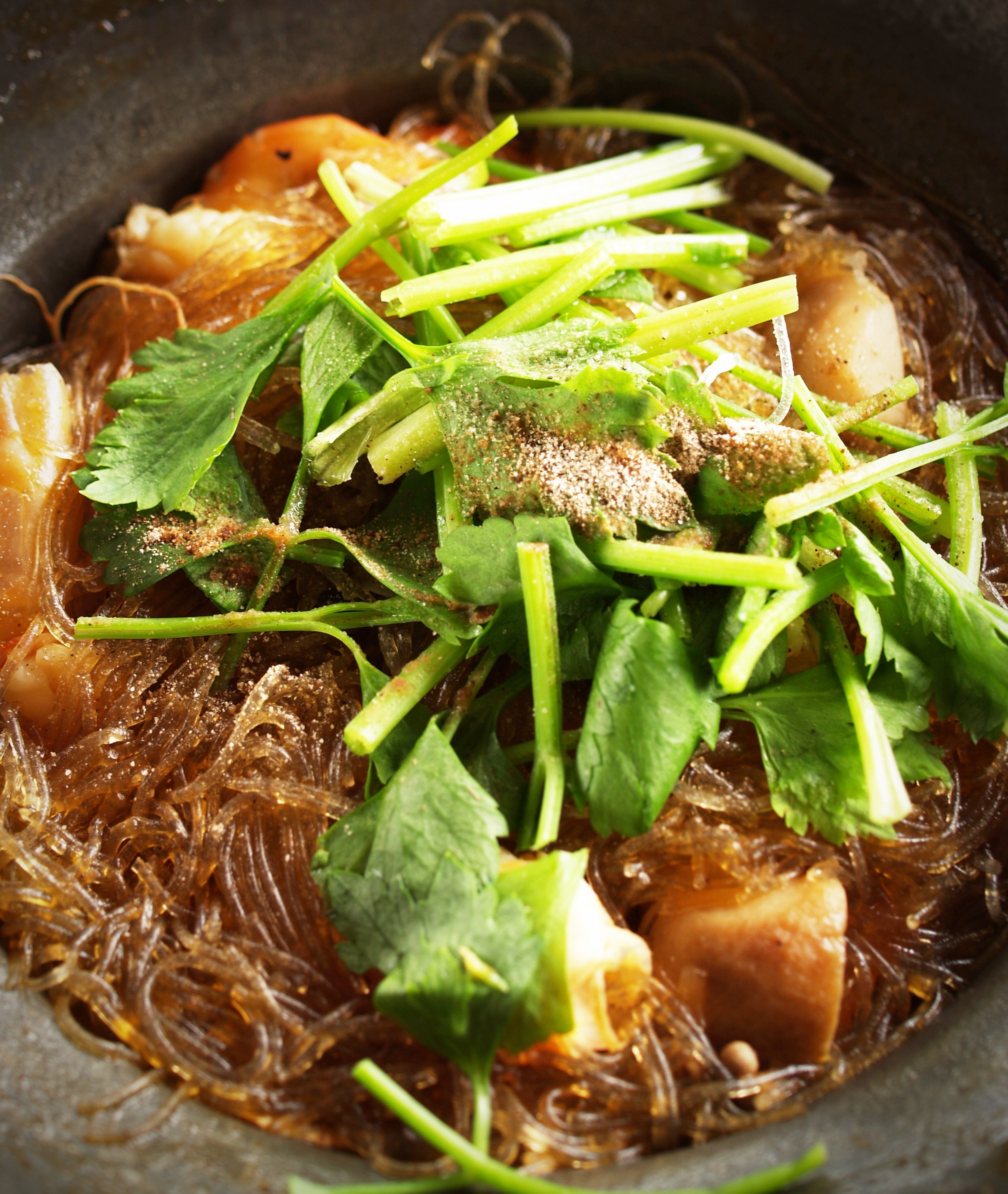 thai, culture, leaf, soup, kitchen, high angle view, sauce, spicy, noodles, vegetables, table, variety, crockery, fried, japanese food, close-up, lime, Phone HD Wallpaper