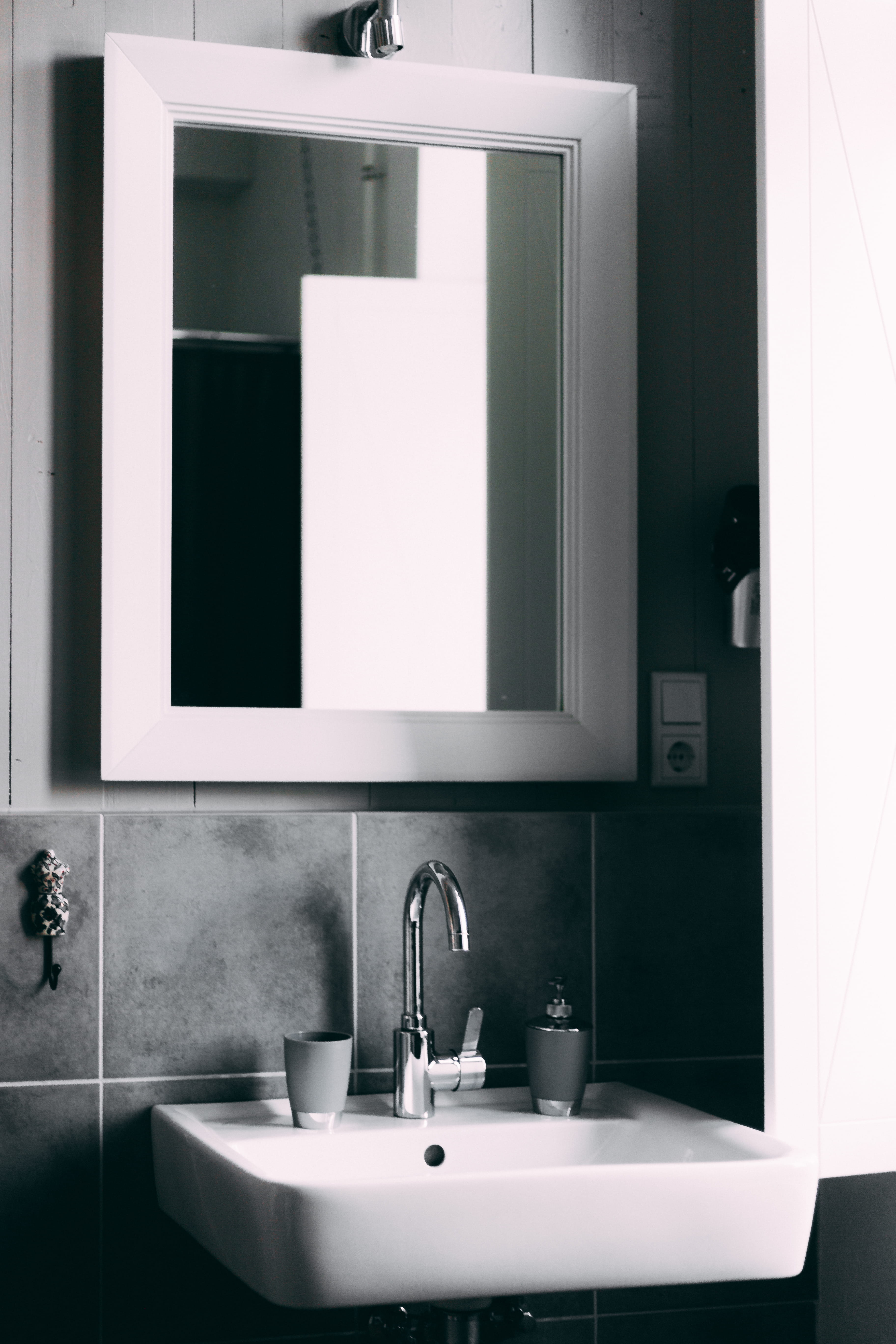 washcloset, inside, mirror, indoors, luxury, domestic room, home showcase interior, nature, bathroom, household equipment, clean, hygiene, design, tile, Phone HD Wallpaper