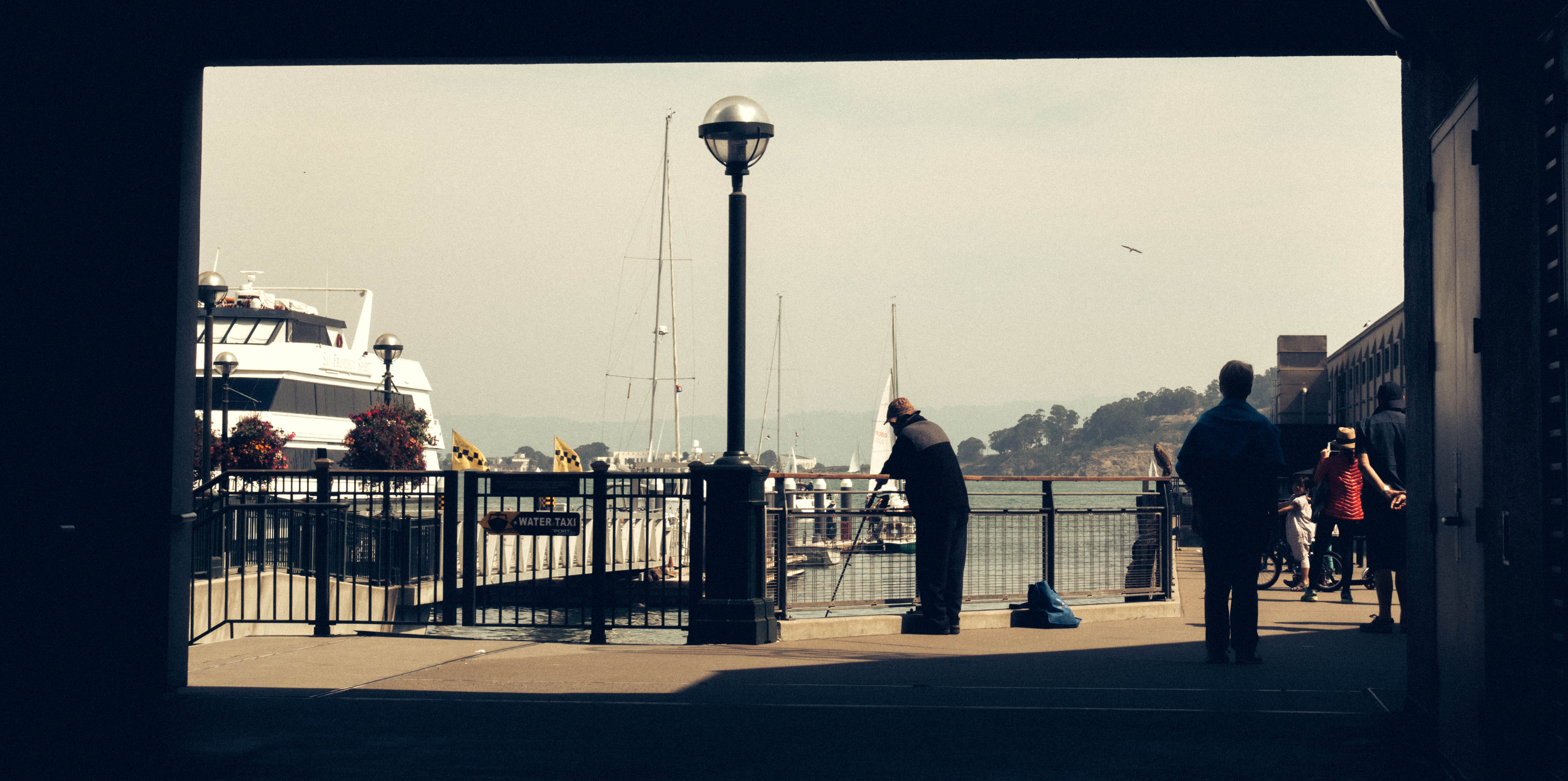 pier, men, clear sky, built structure, full length, real people, city, group of people, railing, boats, old school, outdoors, standing, america, moments, HD Wallpaper