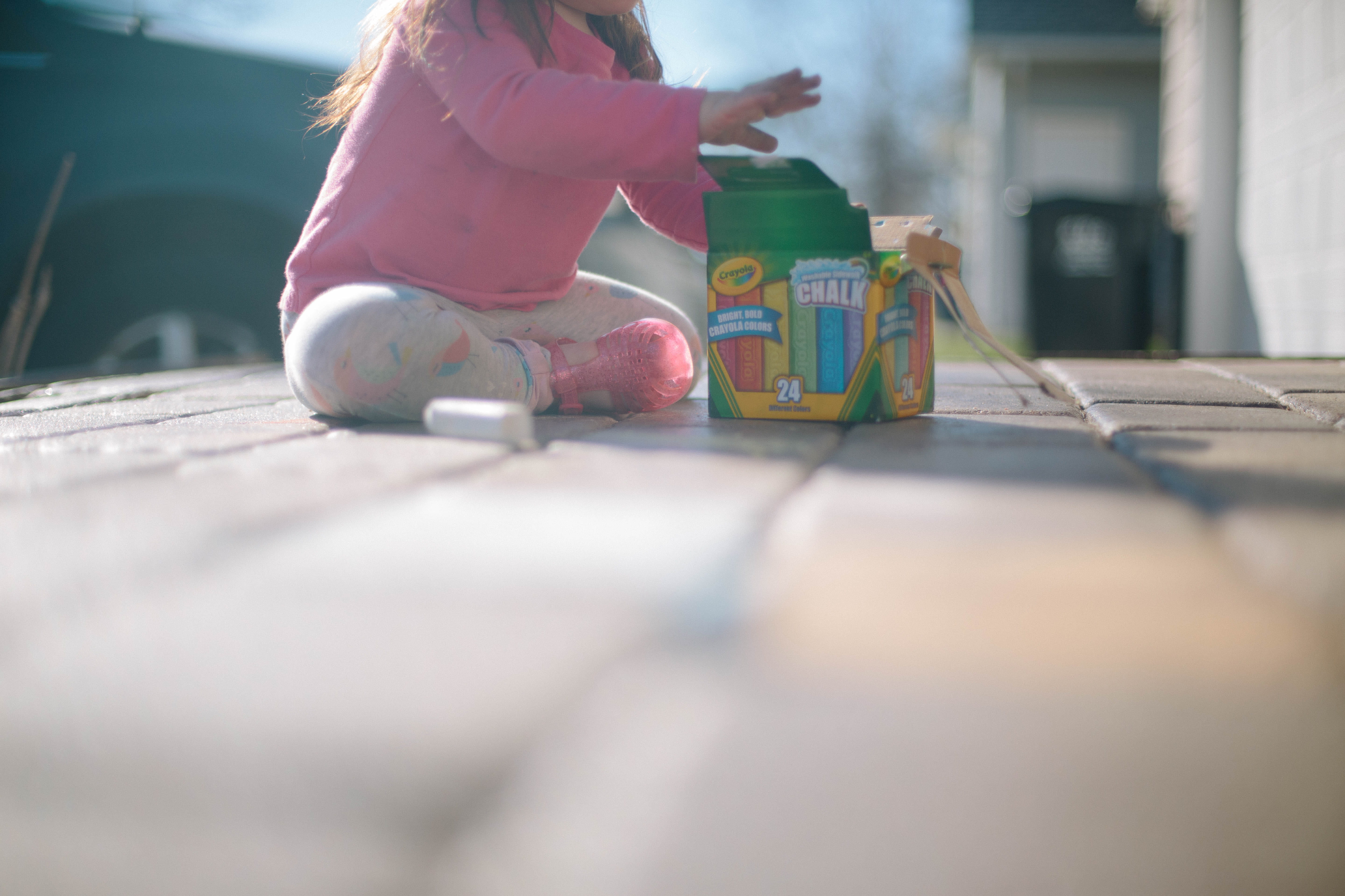 finger, sunlight, innocence, clothing, outdoors, women, offspring, surface level, 5K, leisure activity, todler, sidewalk chalk, play, sitting, females, HD Wallpaper