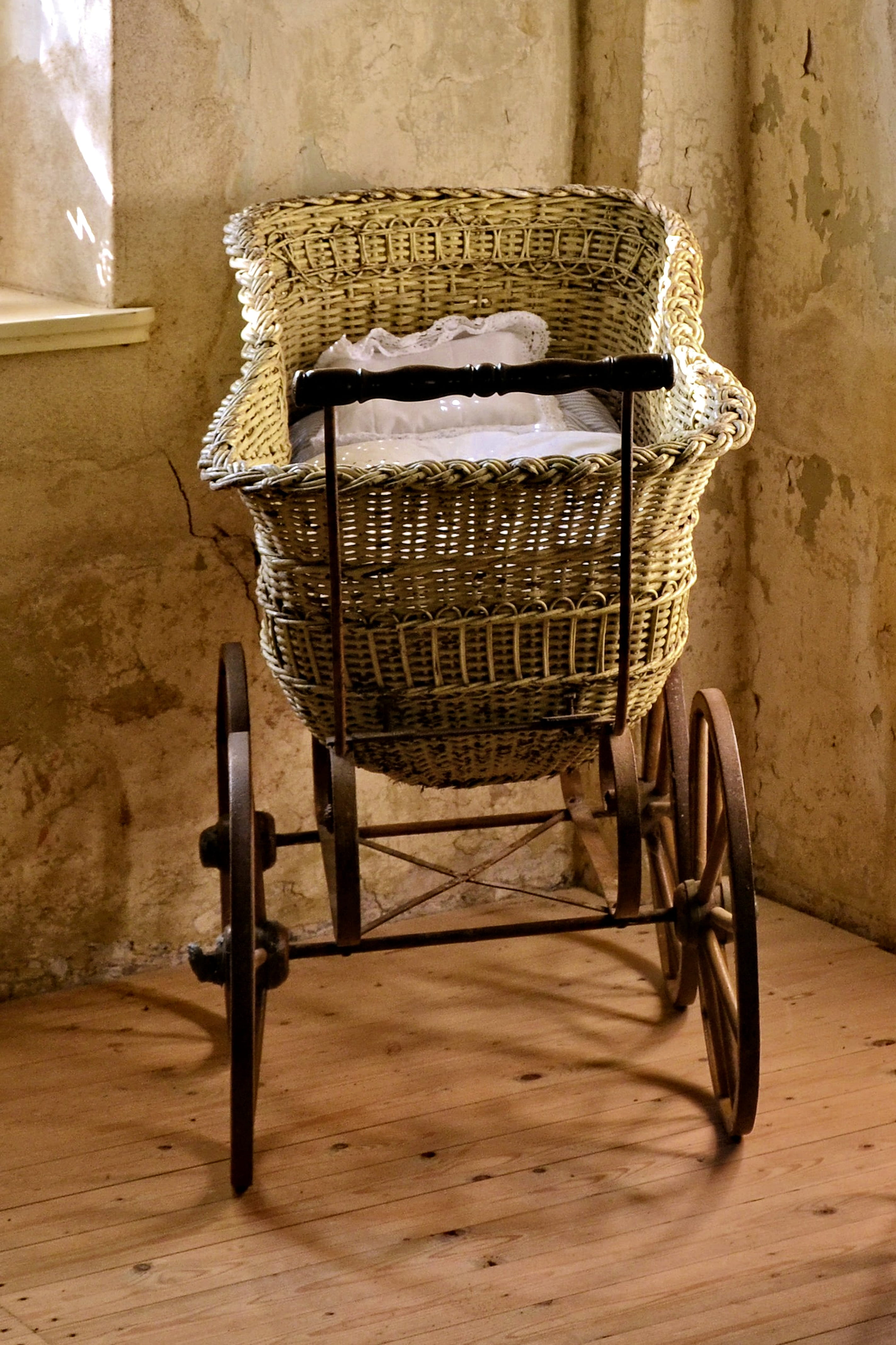 still life, historically, antique, absence, day, baby carriage, basket, container, wheel, wood, hardwood floor, chair, built structure, old, flooring, seat, Phone HD Wallpaper