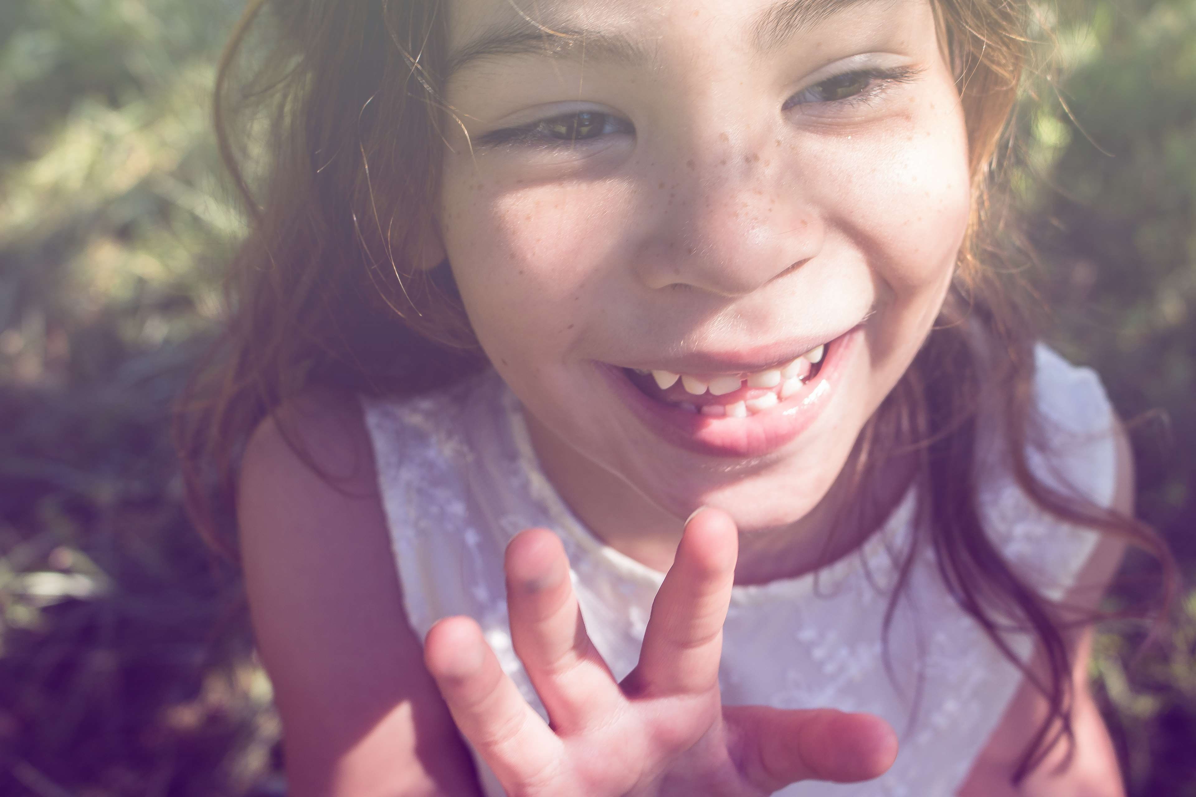focus on foreground, girl, 4K, gap toothed, casual clothing, child, laugh, little girl, freckles, one person, innocence, toddler, close-up, 5 year old, HD Wallpaper