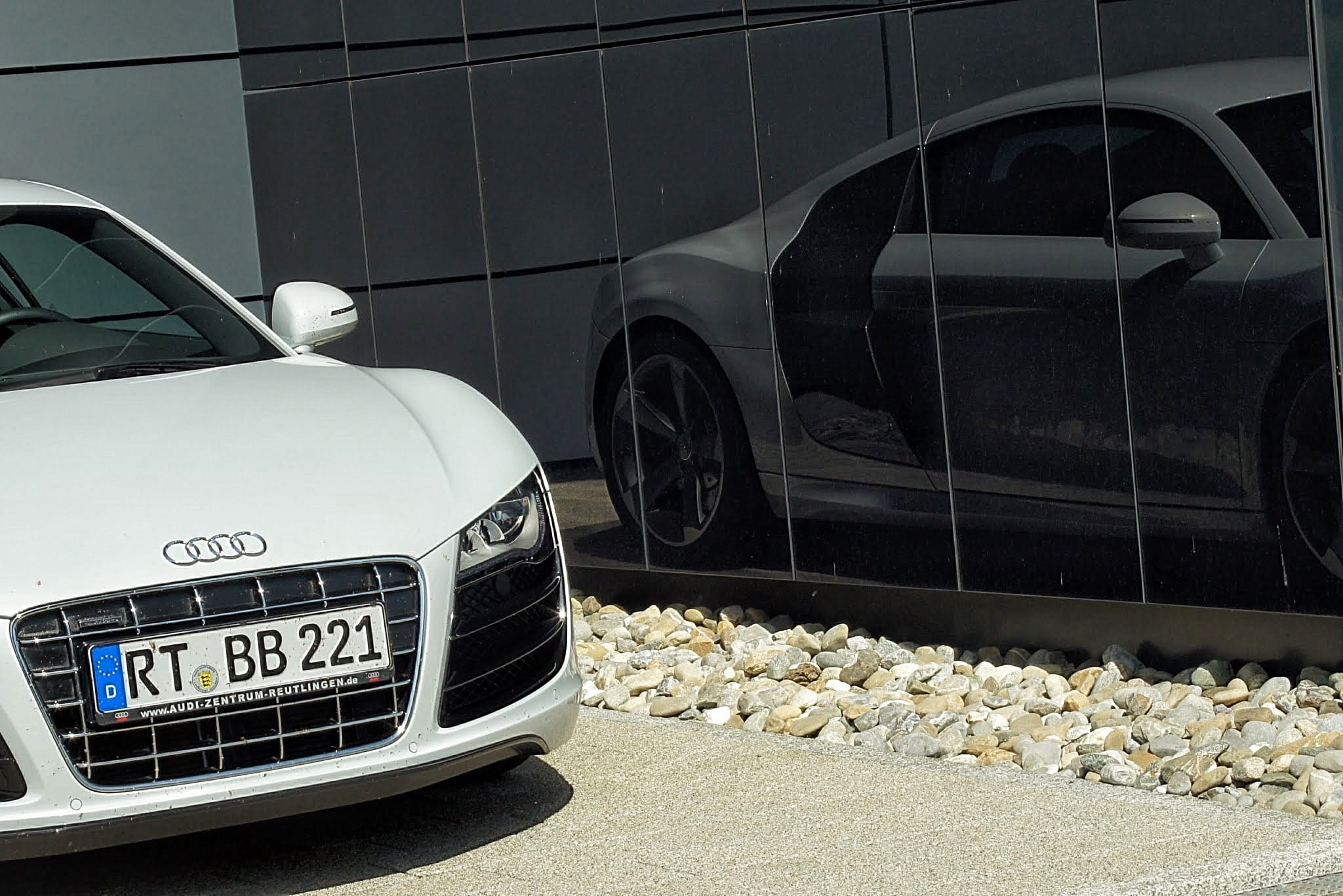 technology, Road, communication, summer, reflexes, white, outdoors, Audi, headlight, stationary, super sports car, summer day, r8, vehicles, v10, luxury, HD Wallpaper