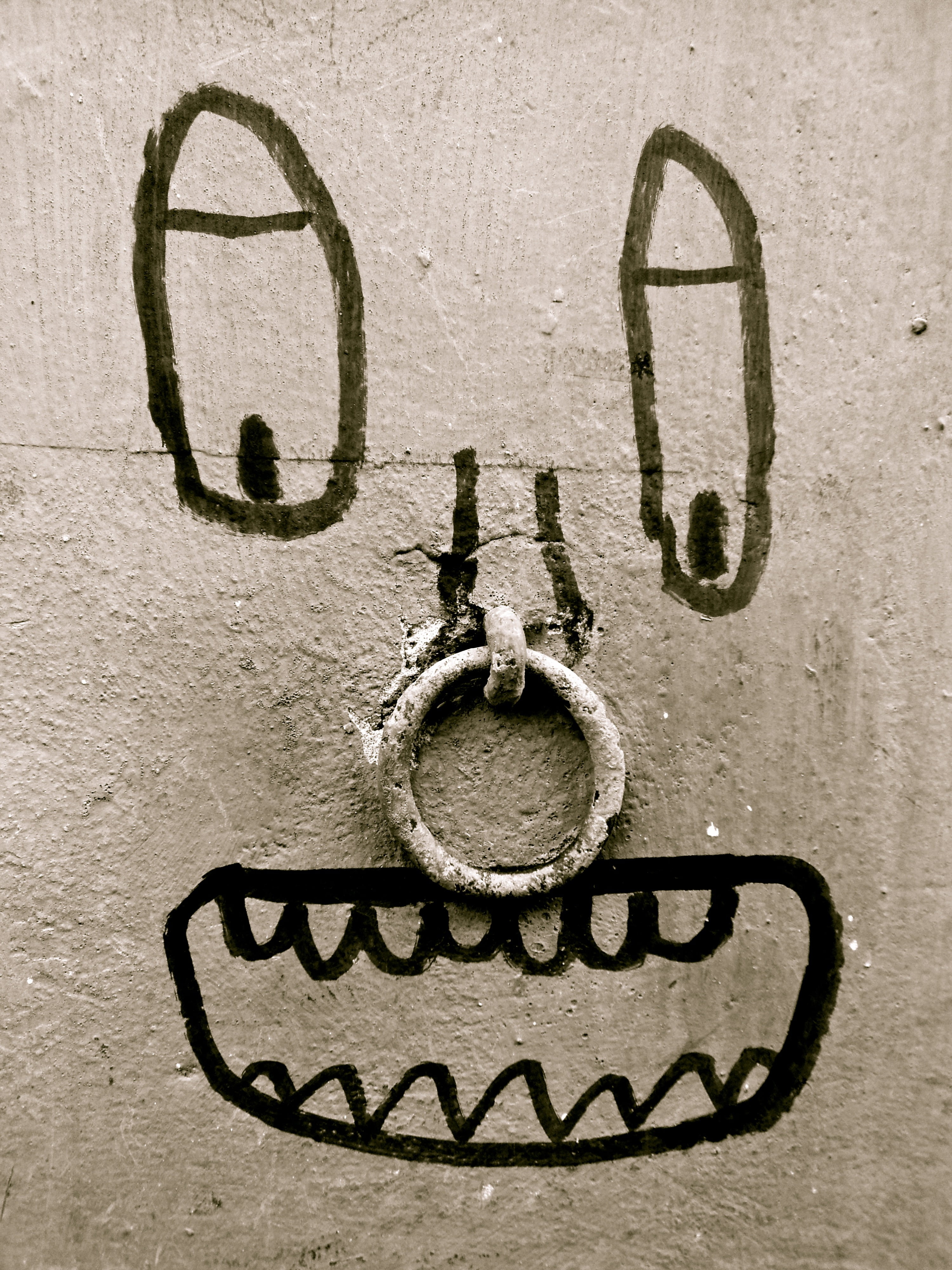door, wall - building feature, face, craft, white, entrance, foot, communication, black color, old, sign, backgrounds, art, textured, ring, wall, close-up, Phone HD Wallpaper