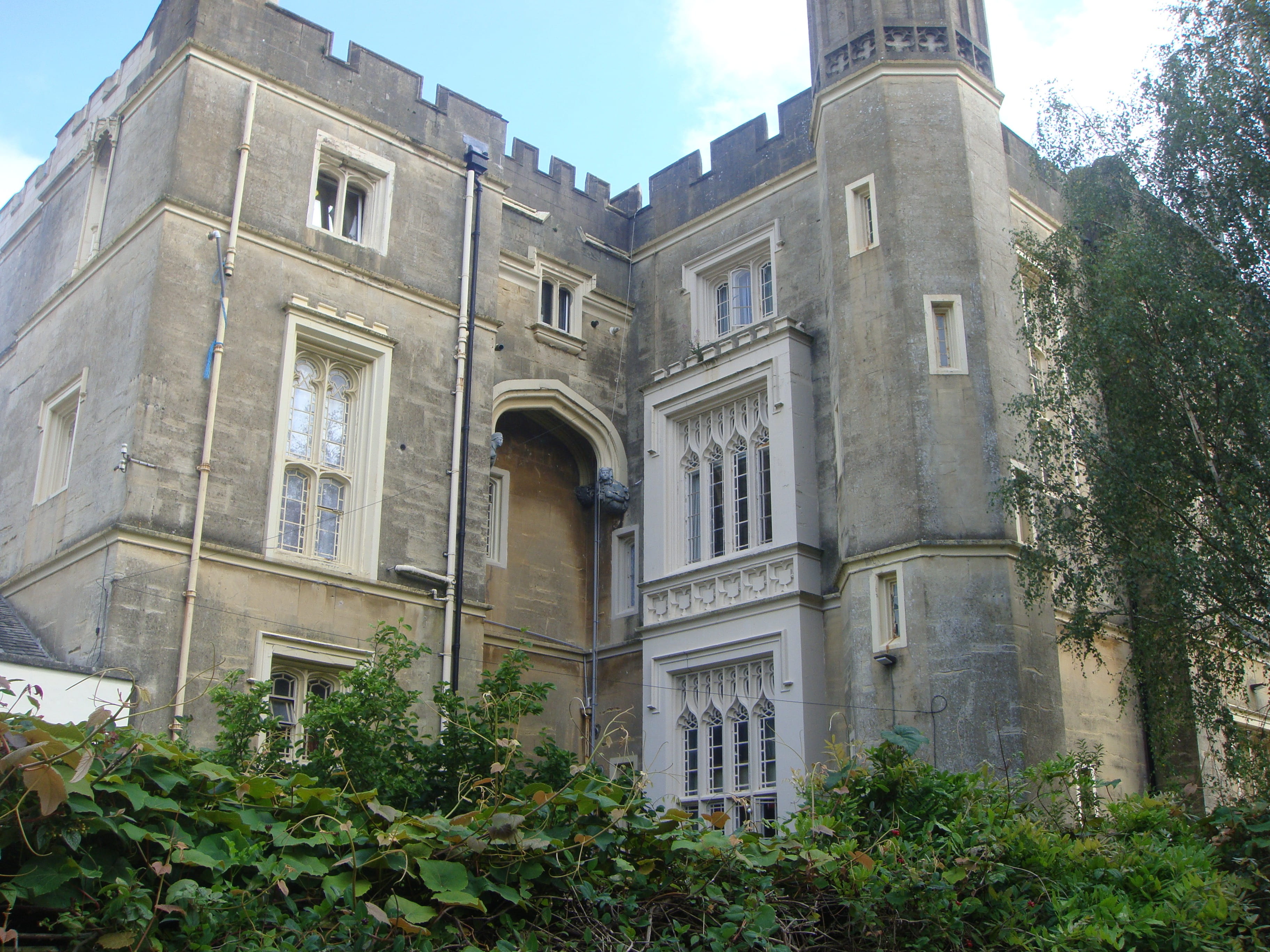 english, nature, mansion, the past, concrete, stone, spacious, location, luxury, estate, entrance, two-story, england, cloud - sky, old, exterior, history, HD Wallpaper
