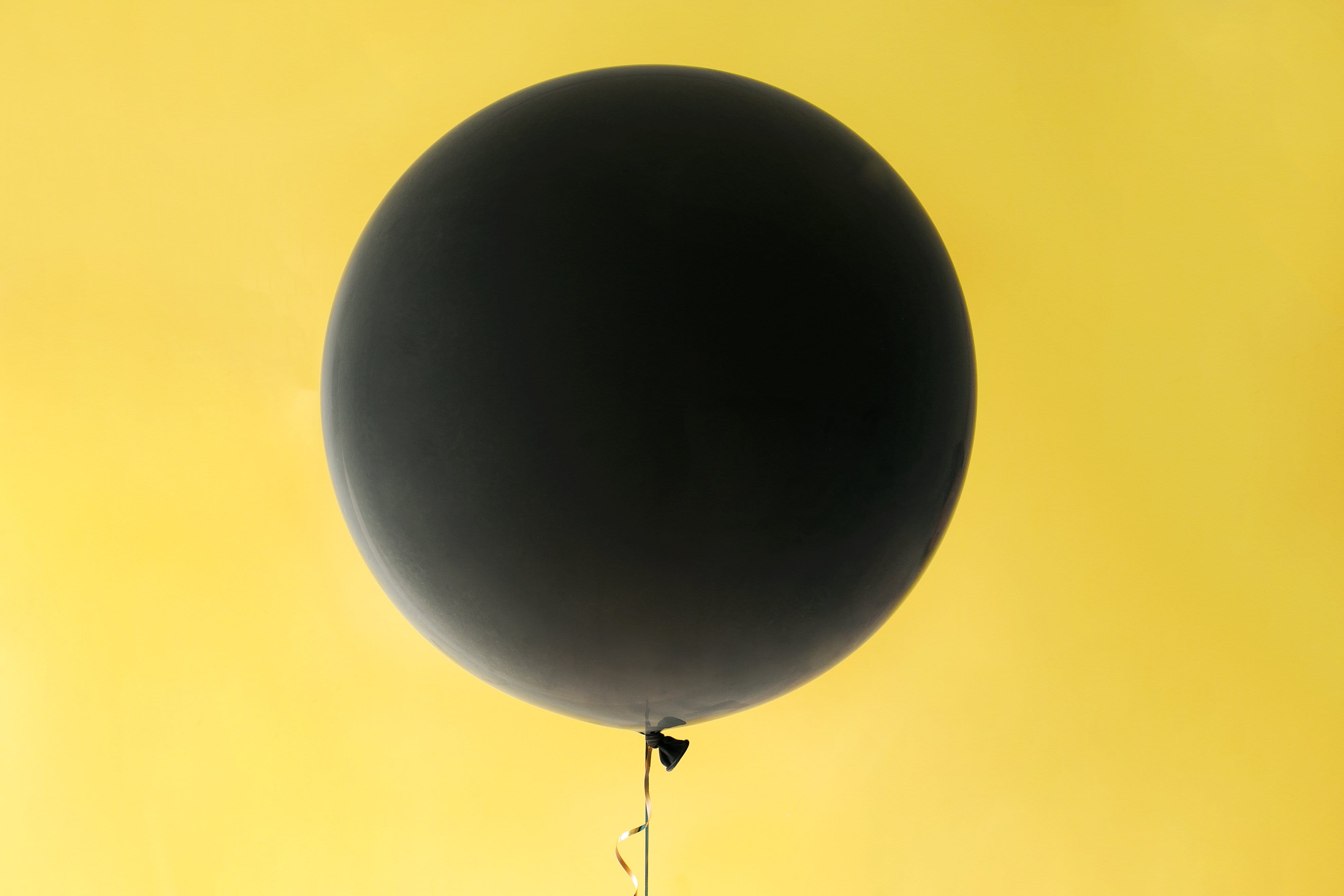 inflatable, black color, balloon, helium, helium balloon, colored background, indoors, anniversary, string, single object, Yellow, Happy Birthday, Backgrounds, HD Wallpaper