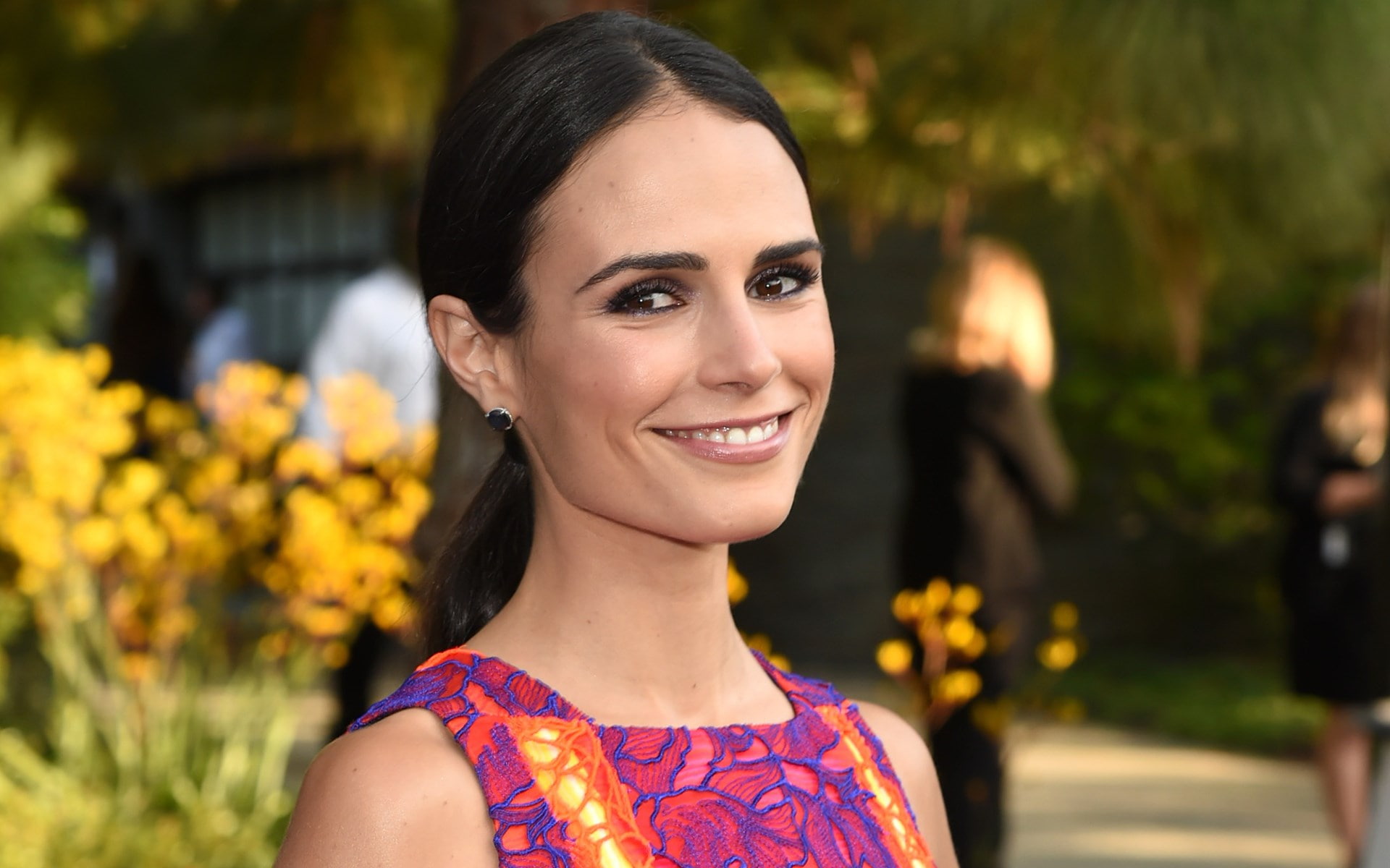 portrait, looking at camera, adult, young adult, beautiful woman, jordana brewster, leisure activity, 1080P, emotion, smiling, focus on foreground, beauty, HD Wallpaper