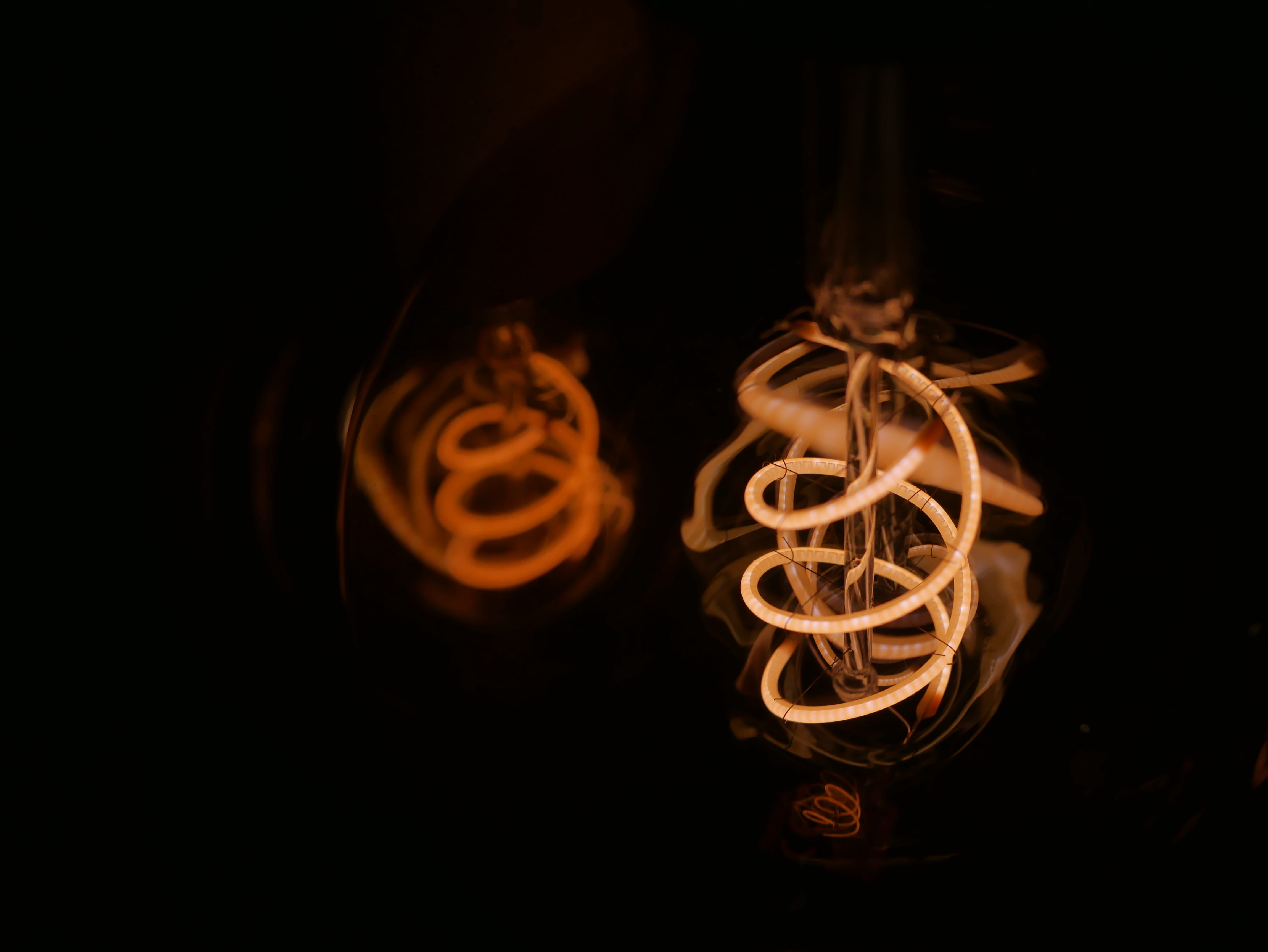 coil, 4K, no people, fractal, glowing, lighting, food, neon, electric lamp, pattern, communication, still life, black background, celebration, machine, HD Wallpaper