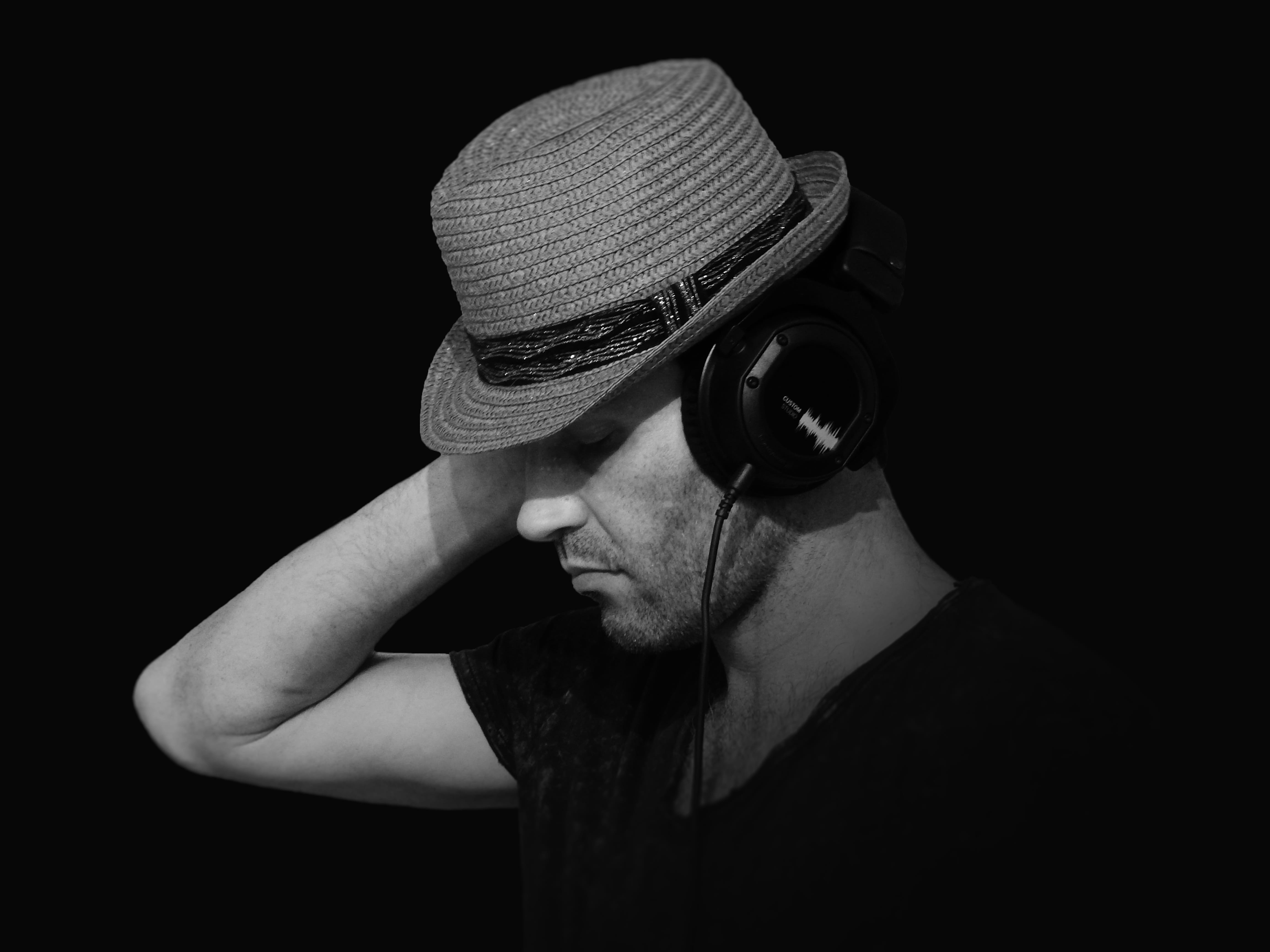 mp3, lifestyles, studio shot, leisure activity, hifi, listen to music, man, adult, close-up, cut out, hat, young men, audio, wearing, portrait, looking, HD Wallpaper