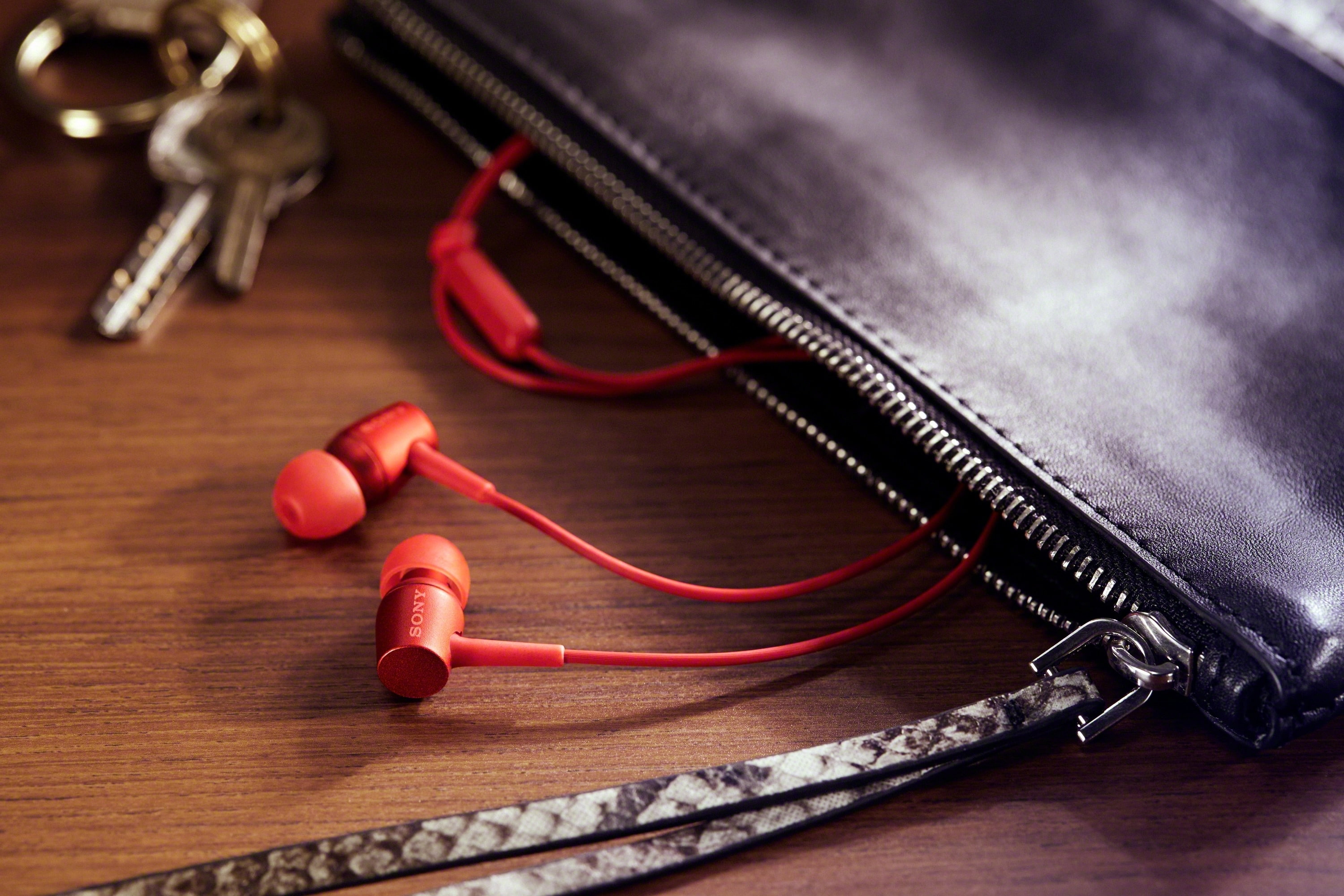 headphones, sony h.earin, bag, 2K, macro, HD Wallpaper