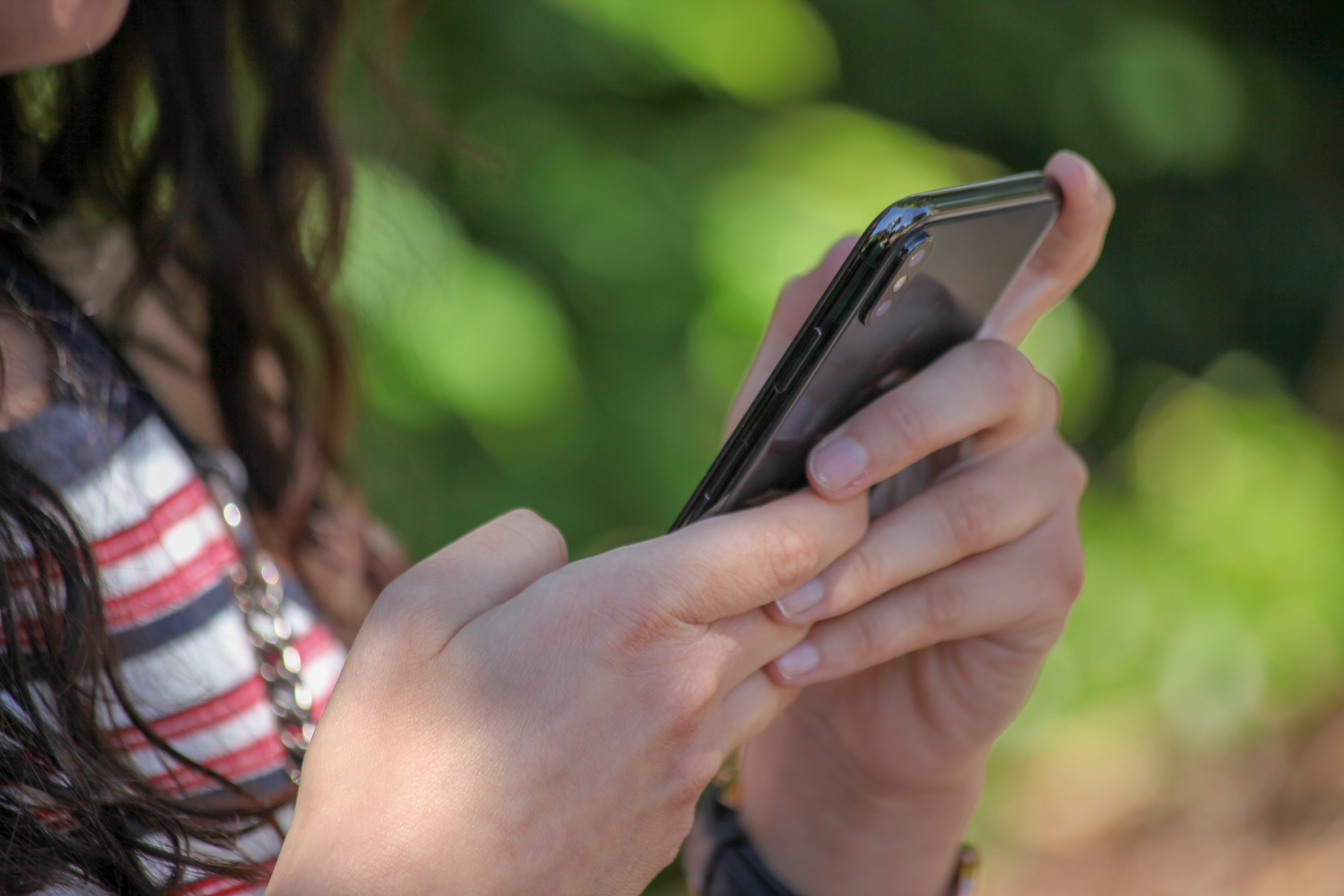 one person, smartphone, 5K, hands, real people, texts, mobile phone, technology, smart phone, using phone, write sms, telephone, communication, outdoors, HD Wallpaper