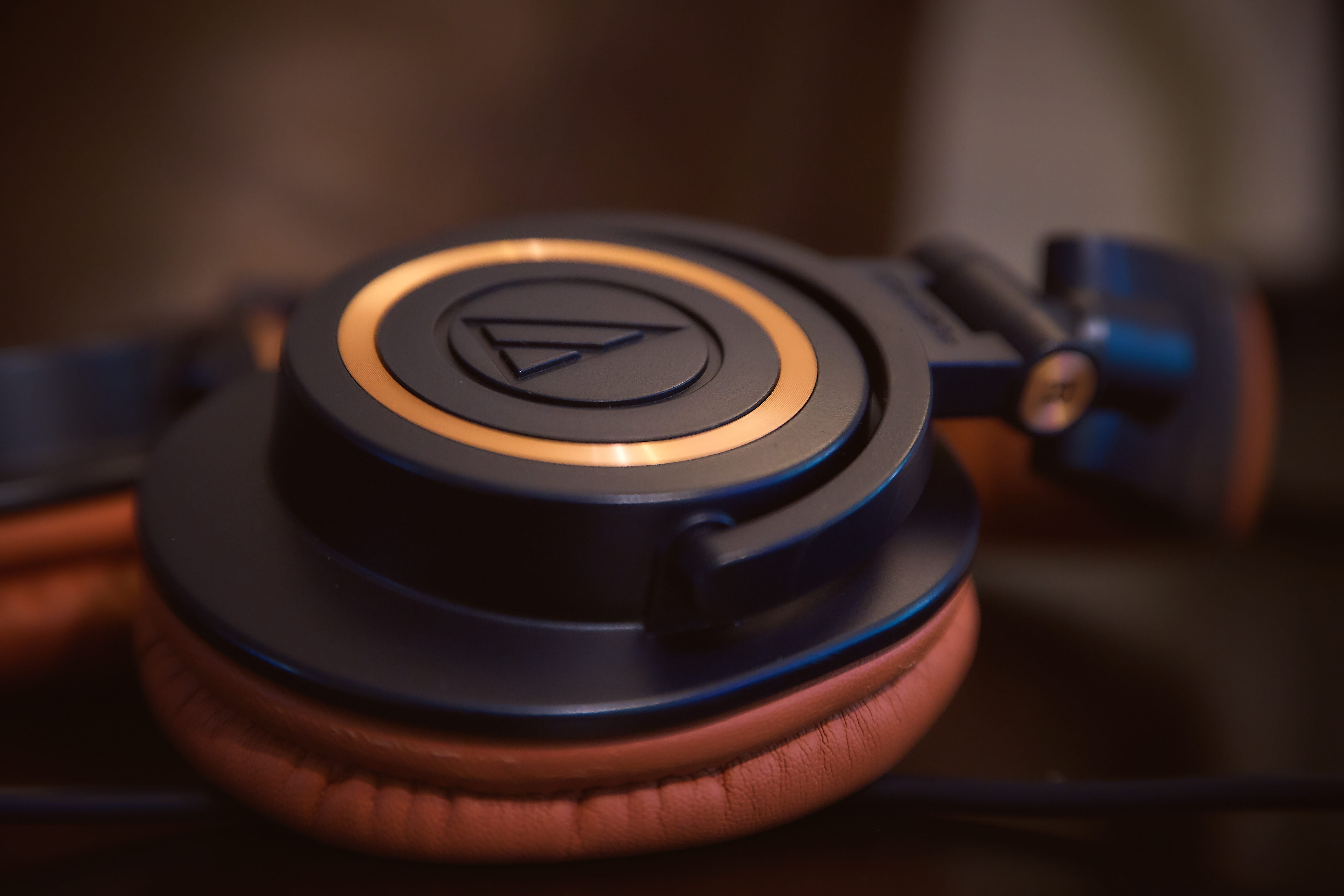 desk, no people, headphones, photography themes, camera - photographic equipment, indoors, audiotechnica, shape, soft light, preparation, metal, black color, HD Wallpaper