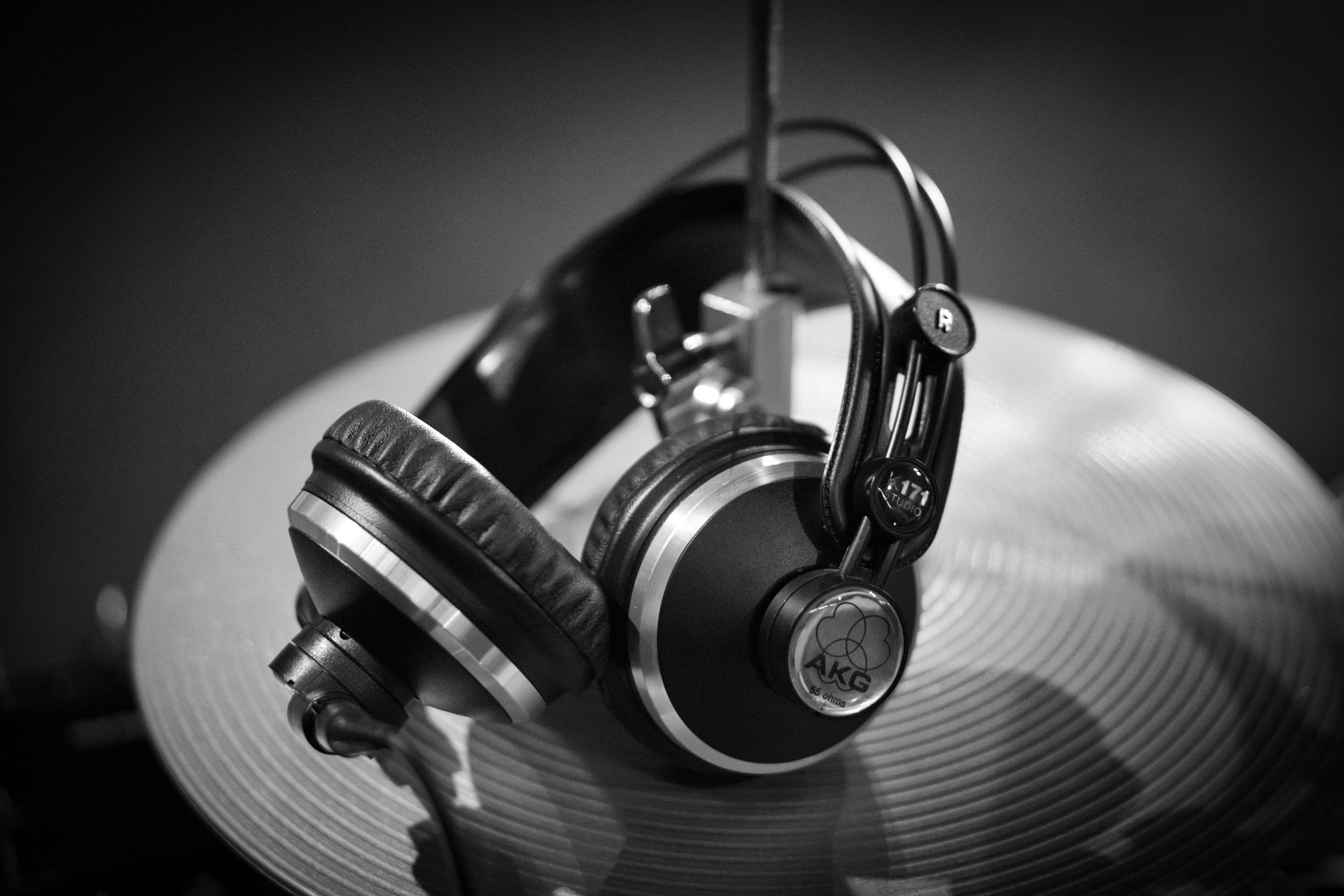 head phones, selective focus, studio, technology, music, digital camera, indoors, arts culture and entertainment, retro styled, table, metal, photography themes, HD Wallpaper