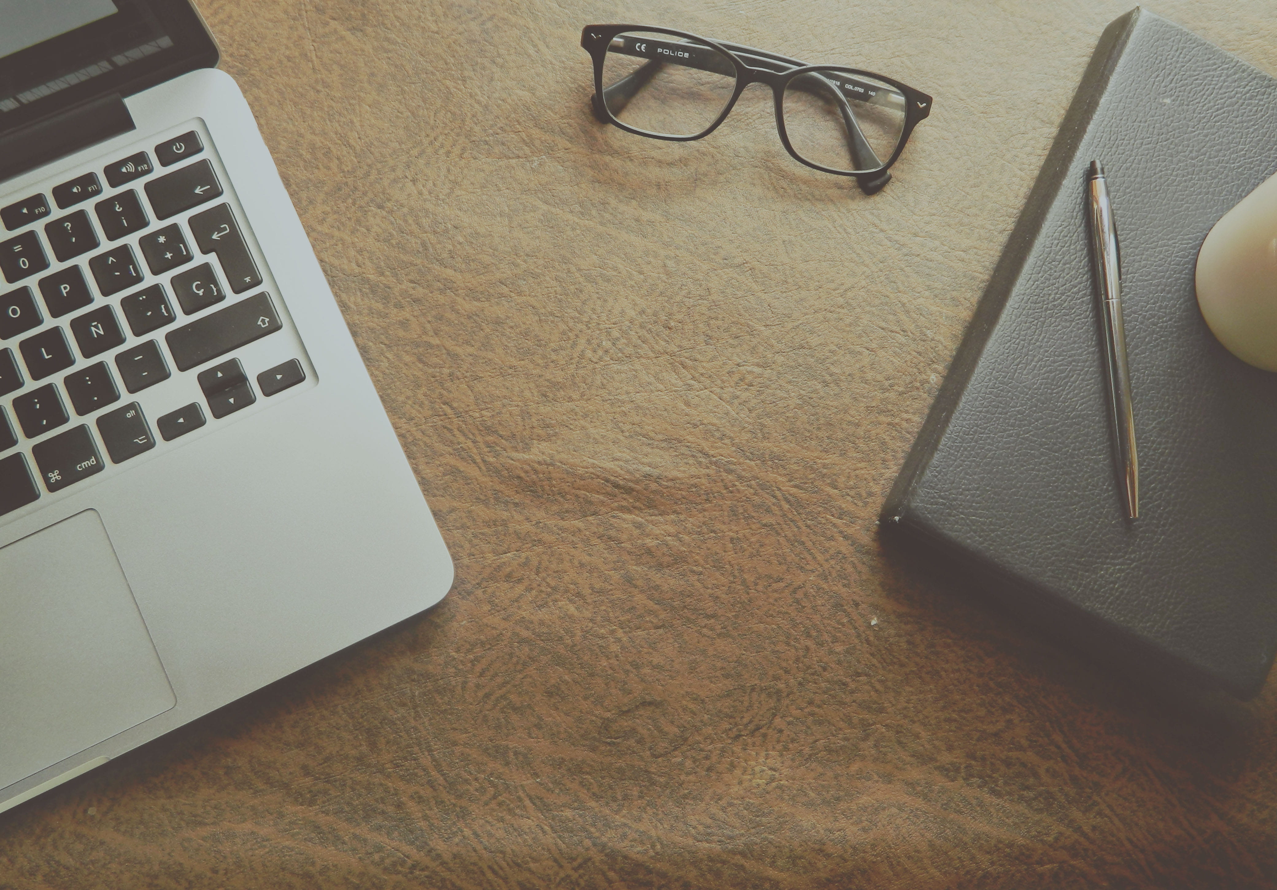 computer equipment, glasses, computer keyboard, pen, laptop, keyboard, macbook, wooden, office, no people, calculator, computer, note, eyeglasses, eyewear, HD Wallpaper