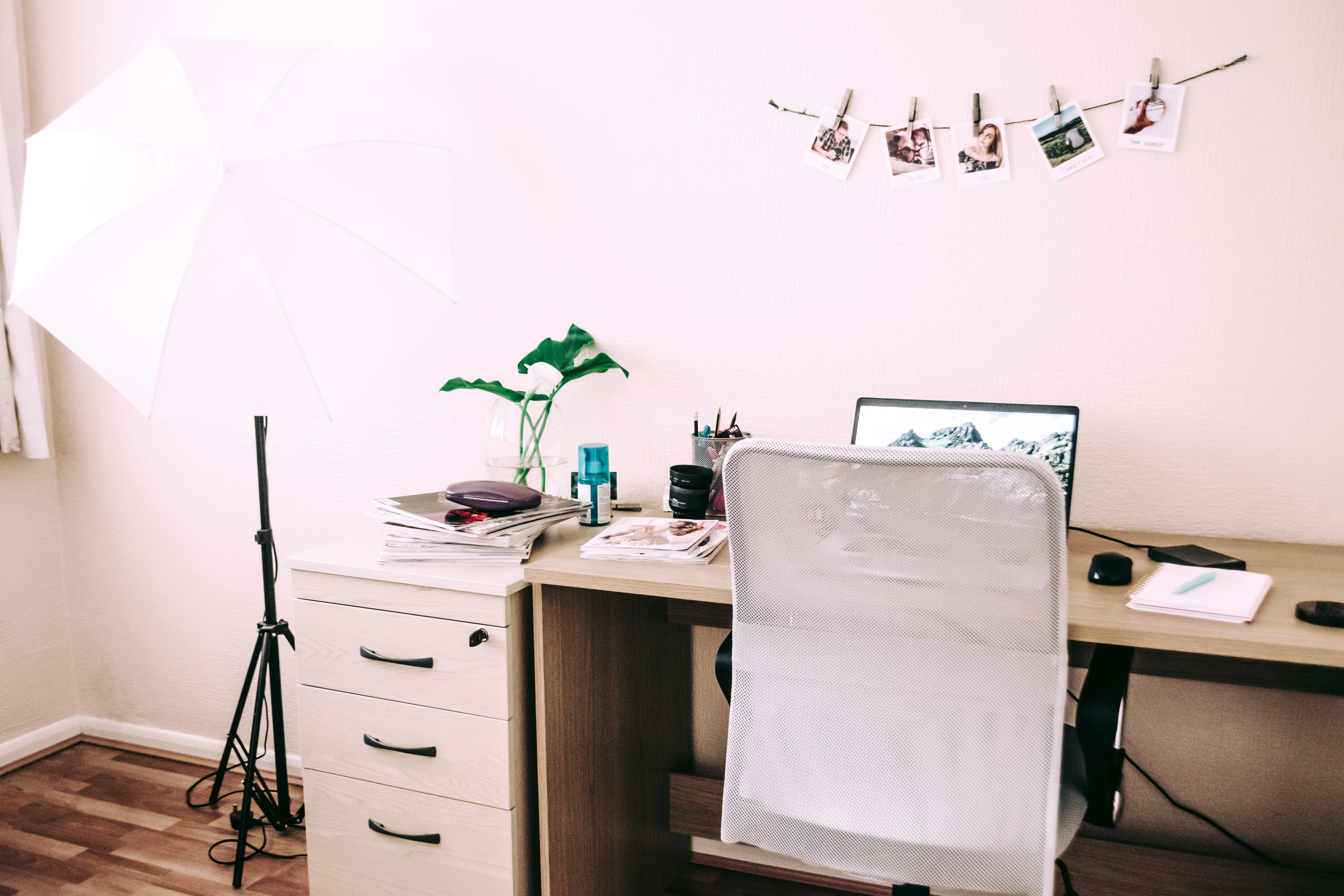 paper, lighting equipment, absence, 5K, desk lamp, corporate business, work, desk, architecture, technology, home interior, computer, business, room, laptop, HD Wallpaper