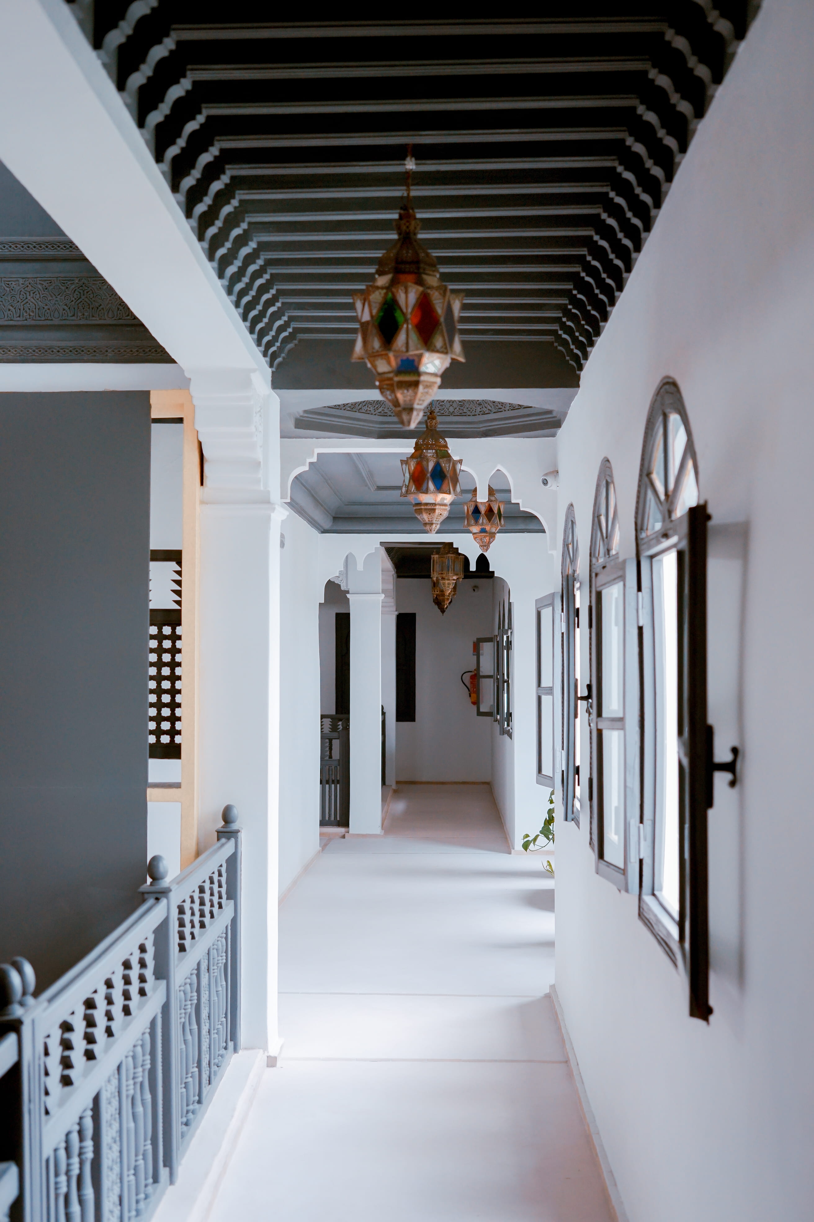 place of worship, no people, wealth, architecture, building, day, white color, clean, modern design, spirituality, built structure, ceiling, white space, Phone HD Wallpaper