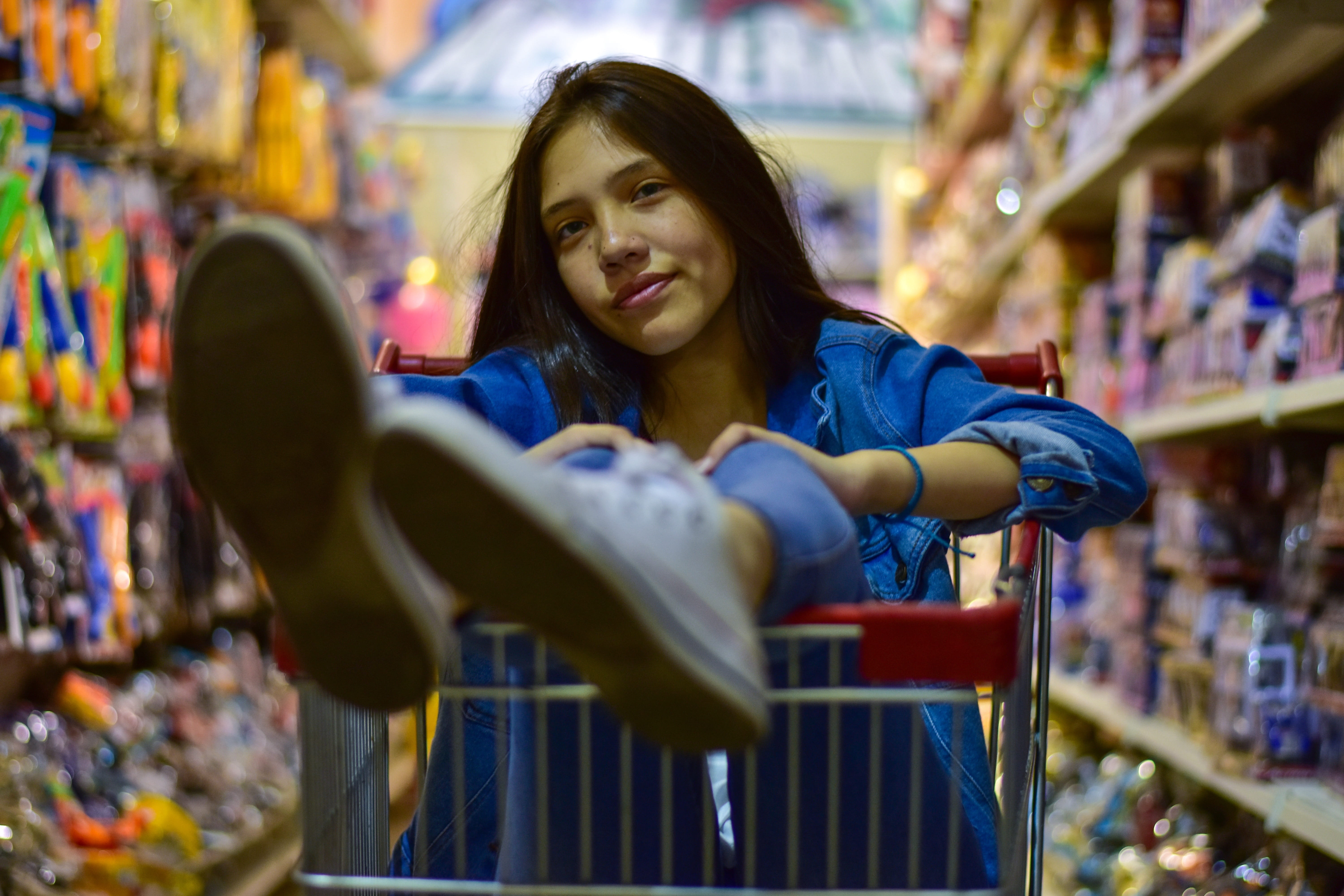 selective focus, smile, store, front view, people, 5K, young adult, one person, consumerism, shopping cart, indoors, hair, supermarket, choice, adult, HD Wallpaper