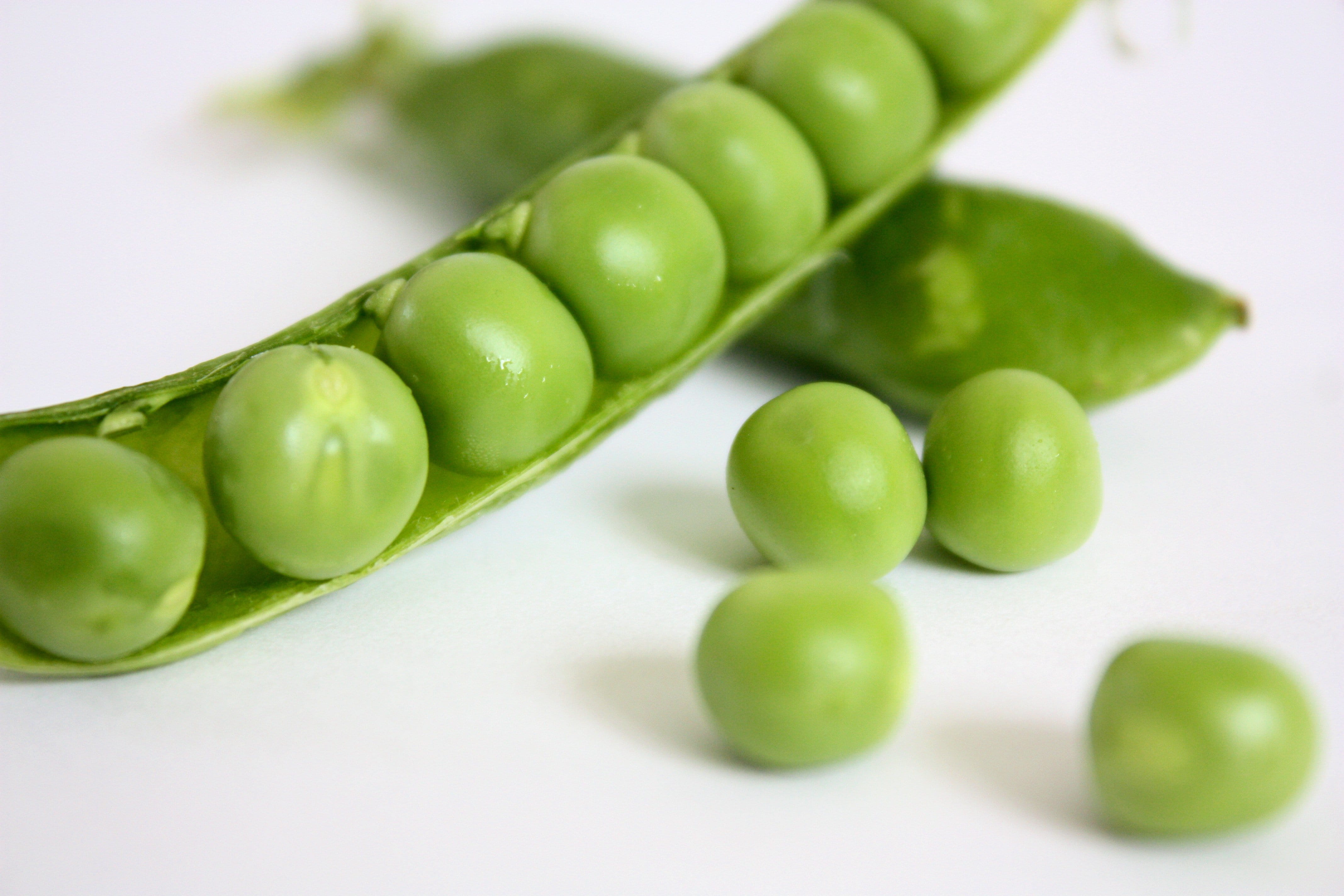 peas, green beans, grow, no people, indoors, nature, seeds, snack, fit, fruit, health, healthy Eating, organic, green Pea, healthy, summer, vegetable, still life, HD Wallpaper