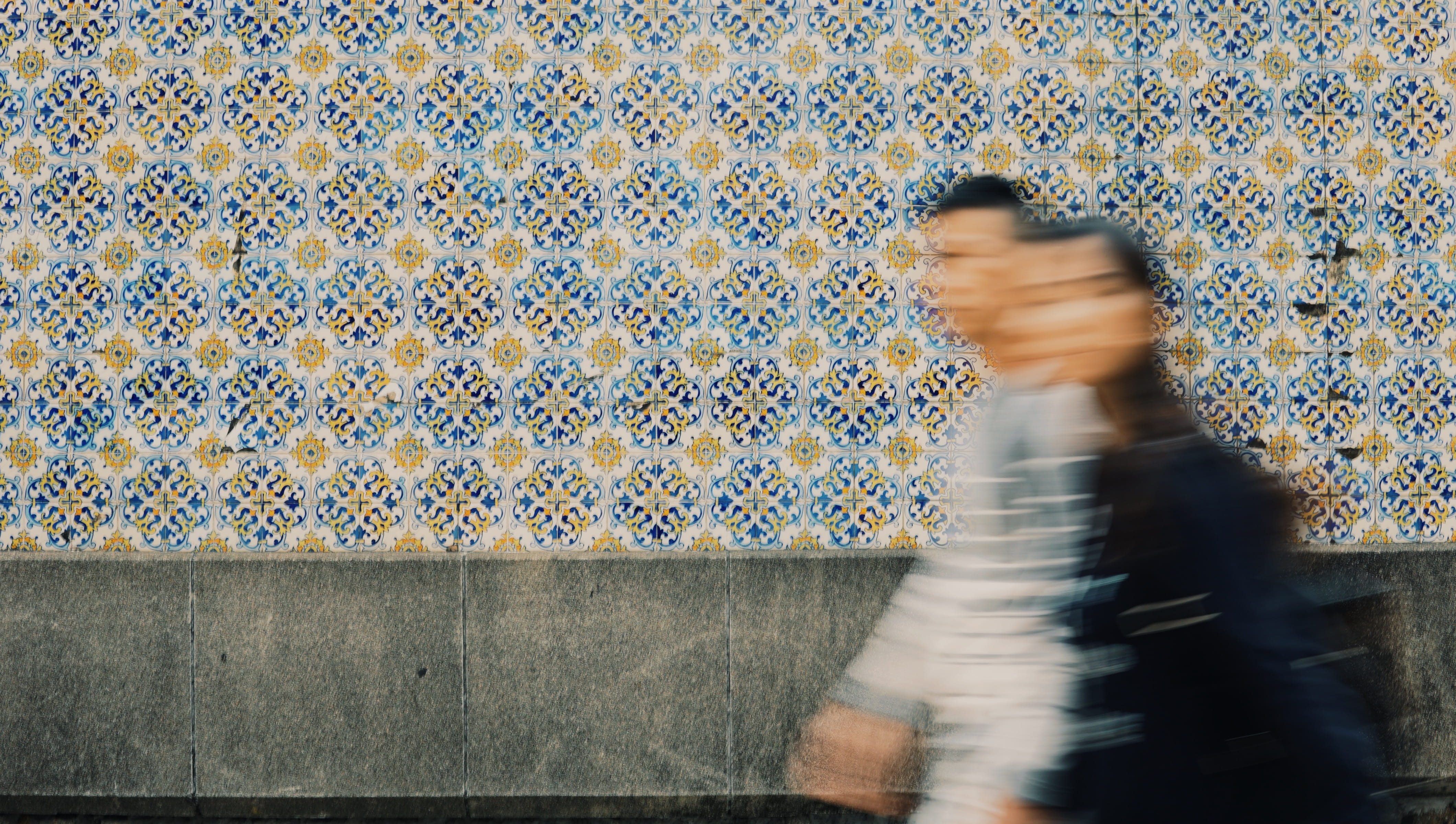 applique, leisure activities, side view, architecture, three quarter length, wall - building feature, built structure, on the move, day, robe, blurred motion, HD Wallpaper