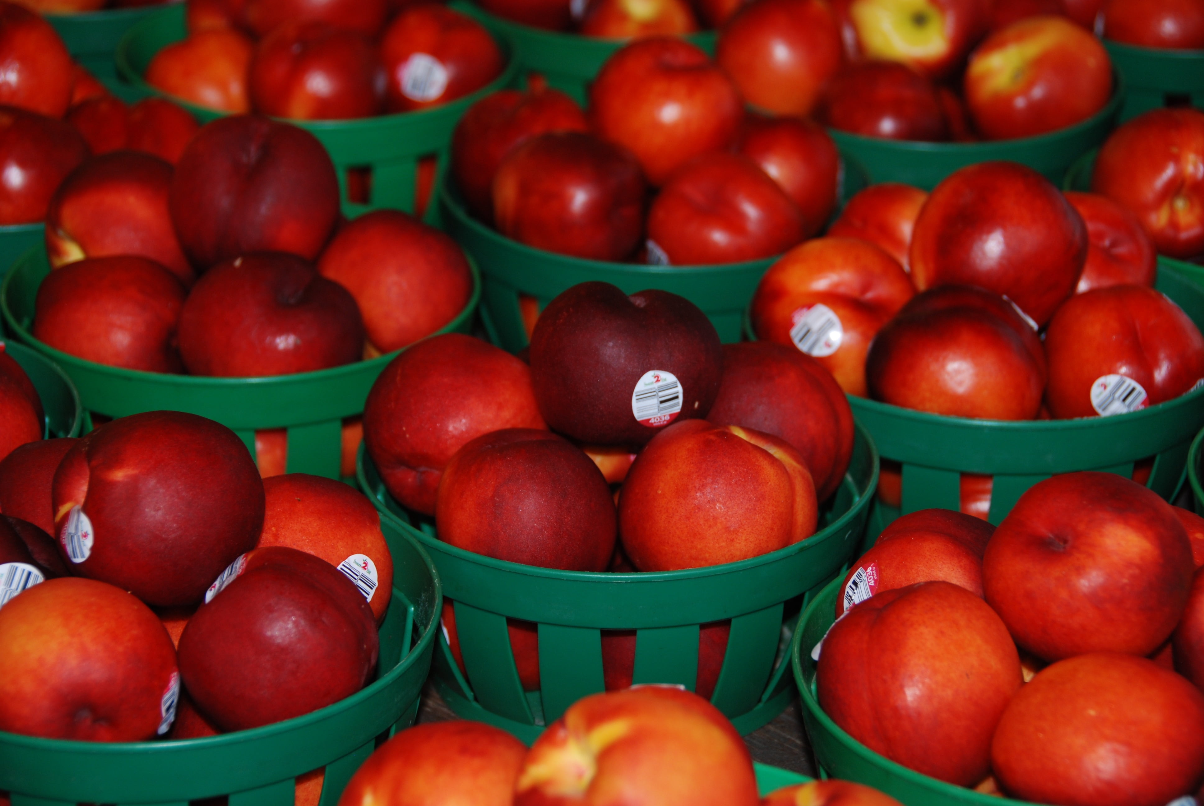 retail display, red, baskets, market stall, apple, wellbeing, market, retail, food and drink, large group of objects, 4K, vegetable, nectarines, tomato, HD Wallpaper