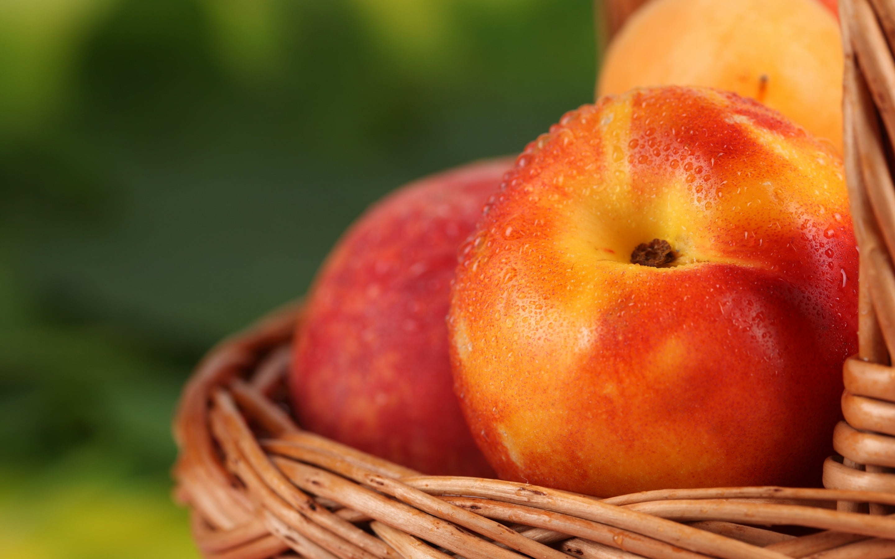 nectarine, healthy Lifestyle, still life, drops, no people, organic, macro, container, leaf, apple, apple - Fruit, food And Drink, wicker, 2K, harvesting, HD Wallpaper
