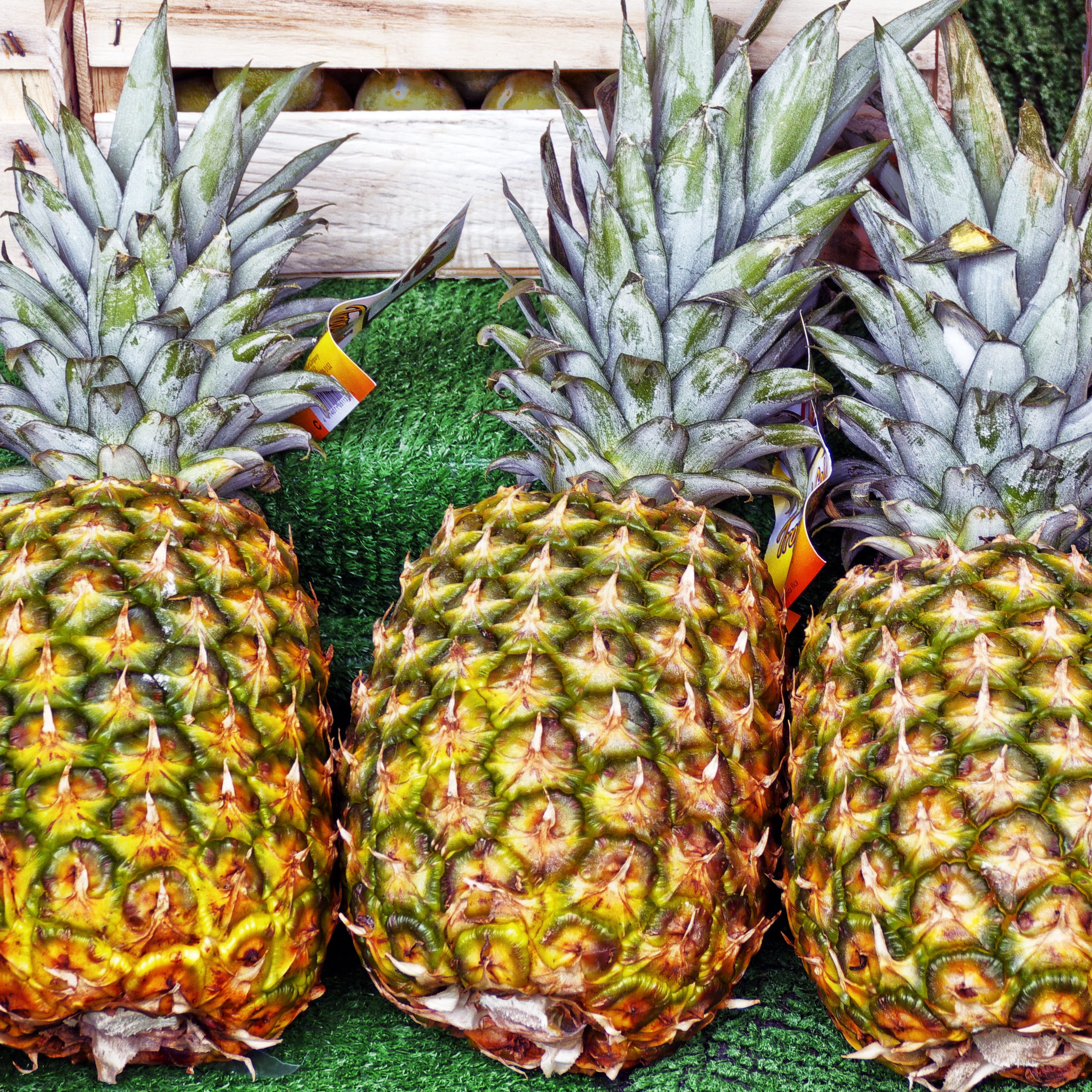 ripe, market stall, ananas comosus, sale, healthy eating, business, green color, for sale, arrangement, freshness, large group of objects, market, 2K, Phone HD Wallpaper