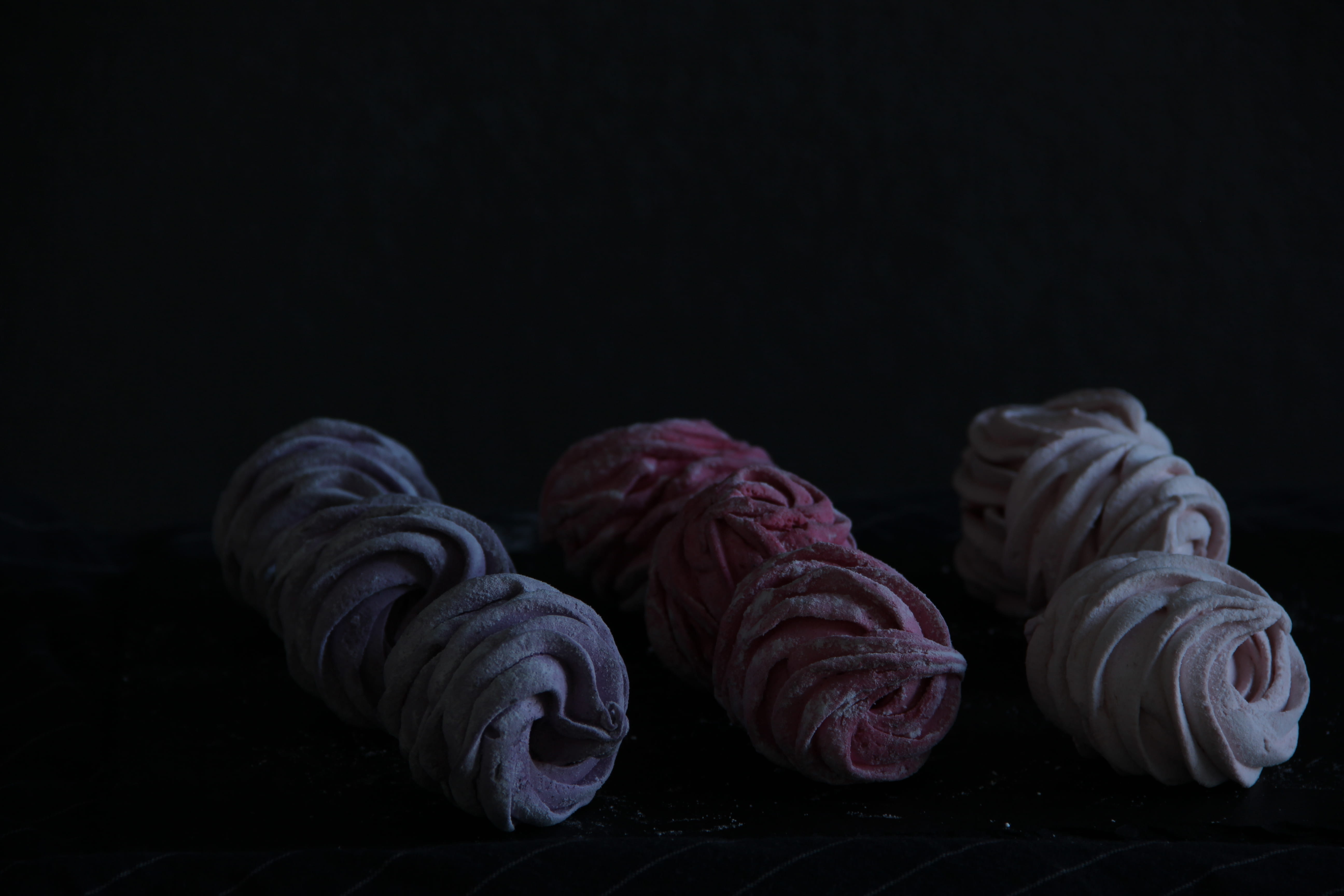 icing, 5K, cream, black background, pastry, cupcake, produce, sweet food, spiral, food and drink, copy space, ready-to-eat, slice, dessert, flora, icings, HD Wallpaper
