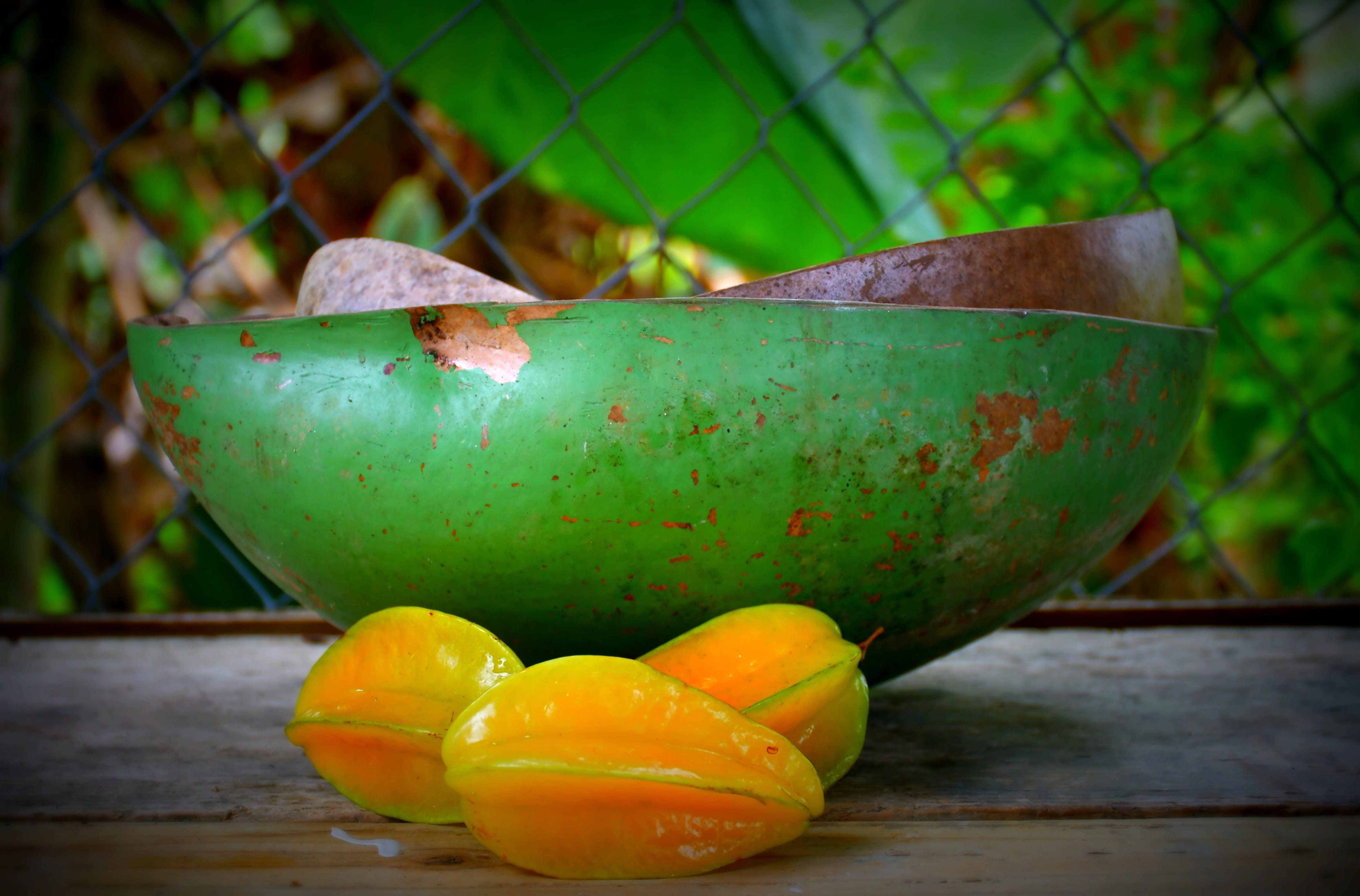 sweet, yellow, plates, delicious, wood - material, food and drink, close-up, still life, green color, plant, puerto rico, green, leaf, indian, freshness, HD Wallpaper