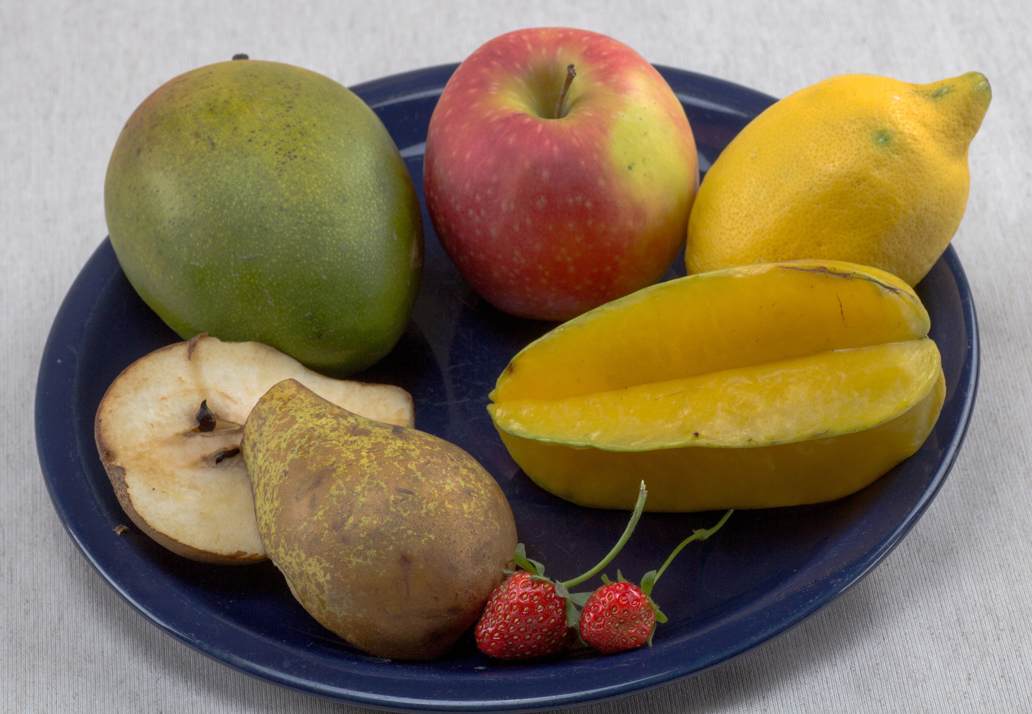 no people, healthy eating, red, close-up, food, apple, apple - fruit, fruit plate, wellbeing, freshness, variation, slice, carambola, choice, star fruit, HD Wallpaper