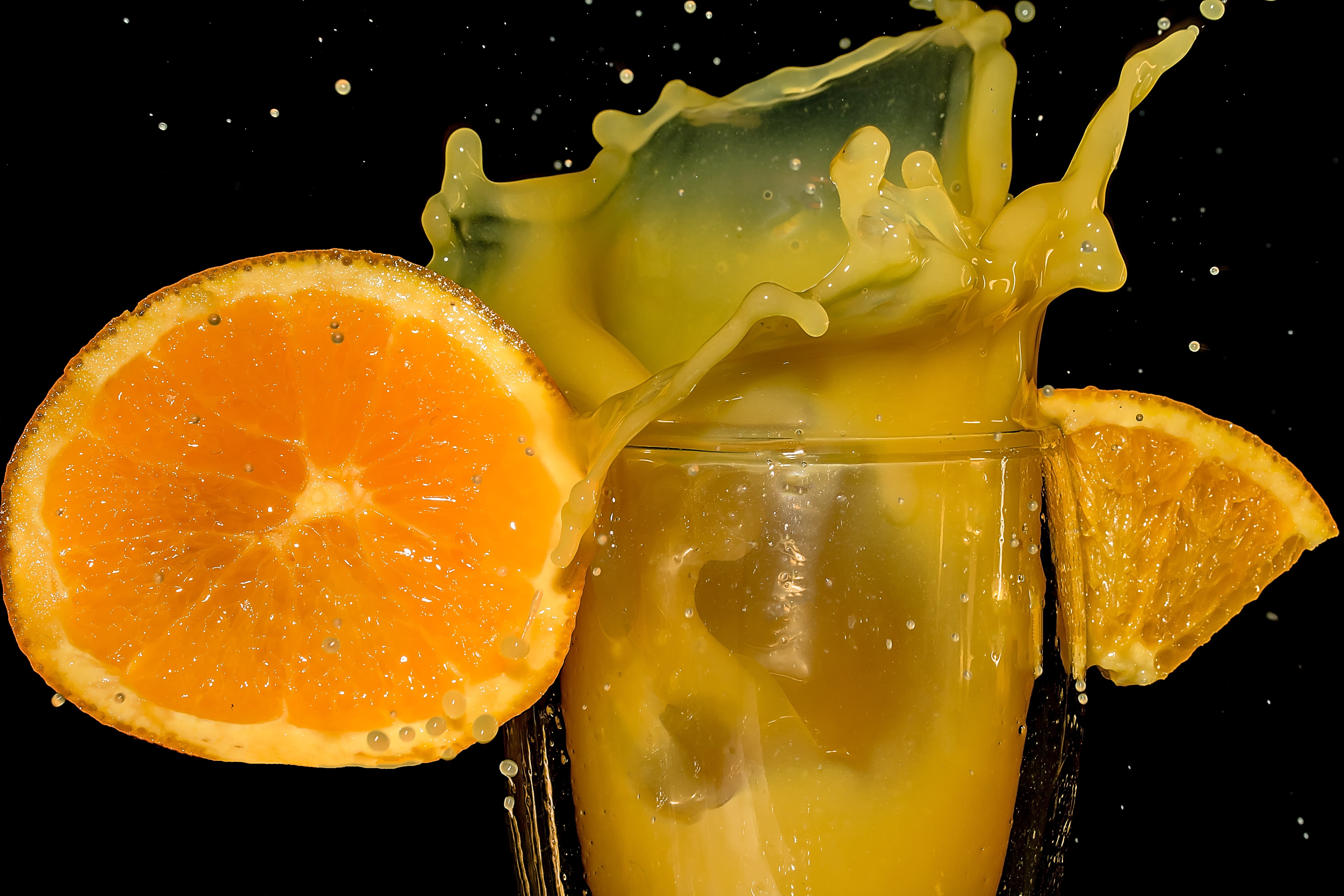 frisch, studio shot, orange juice, indoors, black background, sweet, wellbeing, juice, freshness, drip, 5K, pieces of orange, drink, vitamin c, orange slice, HD Wallpaper